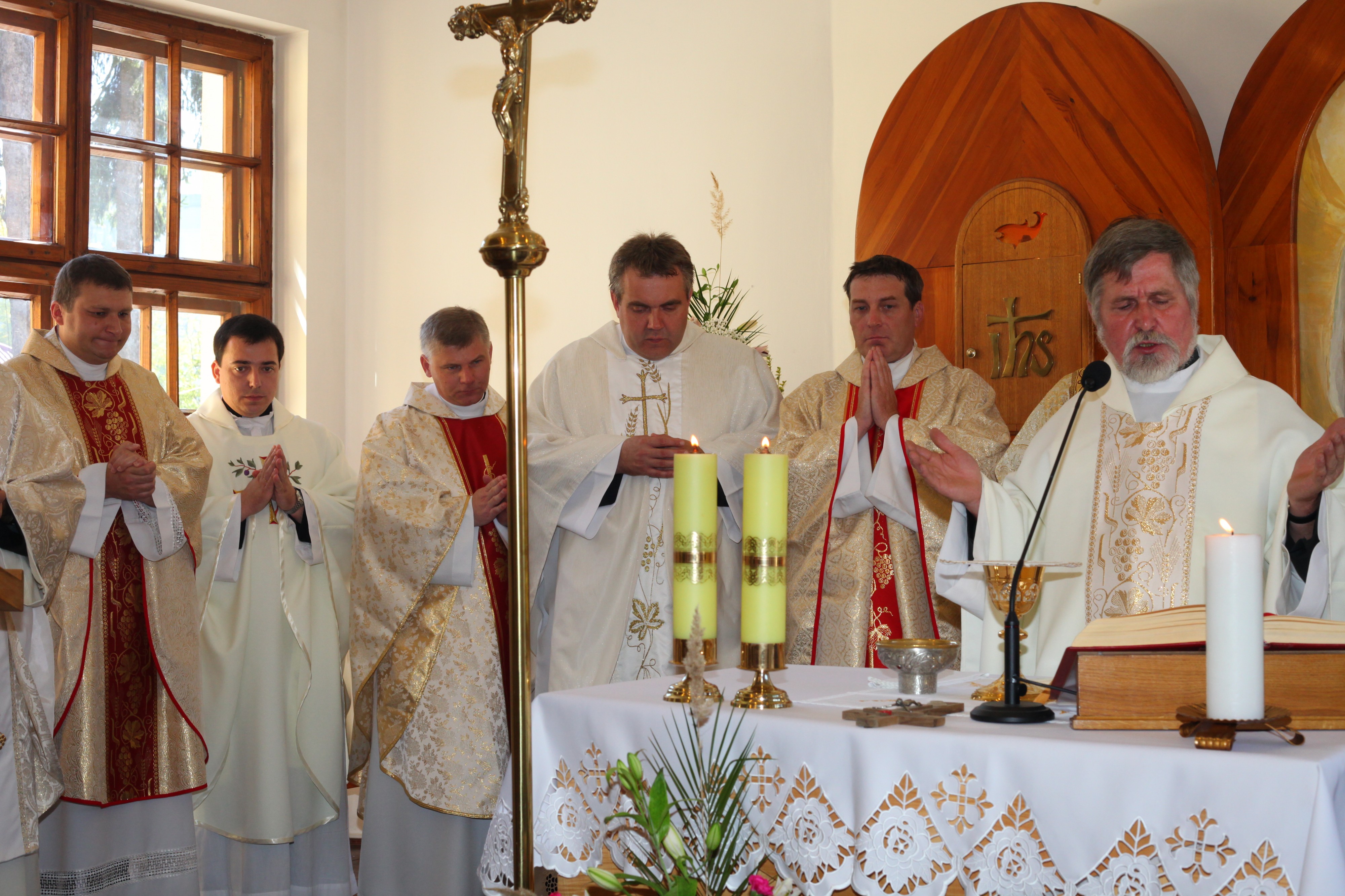 a Holy Mass during a holiday celebration, with many priests, photo 3