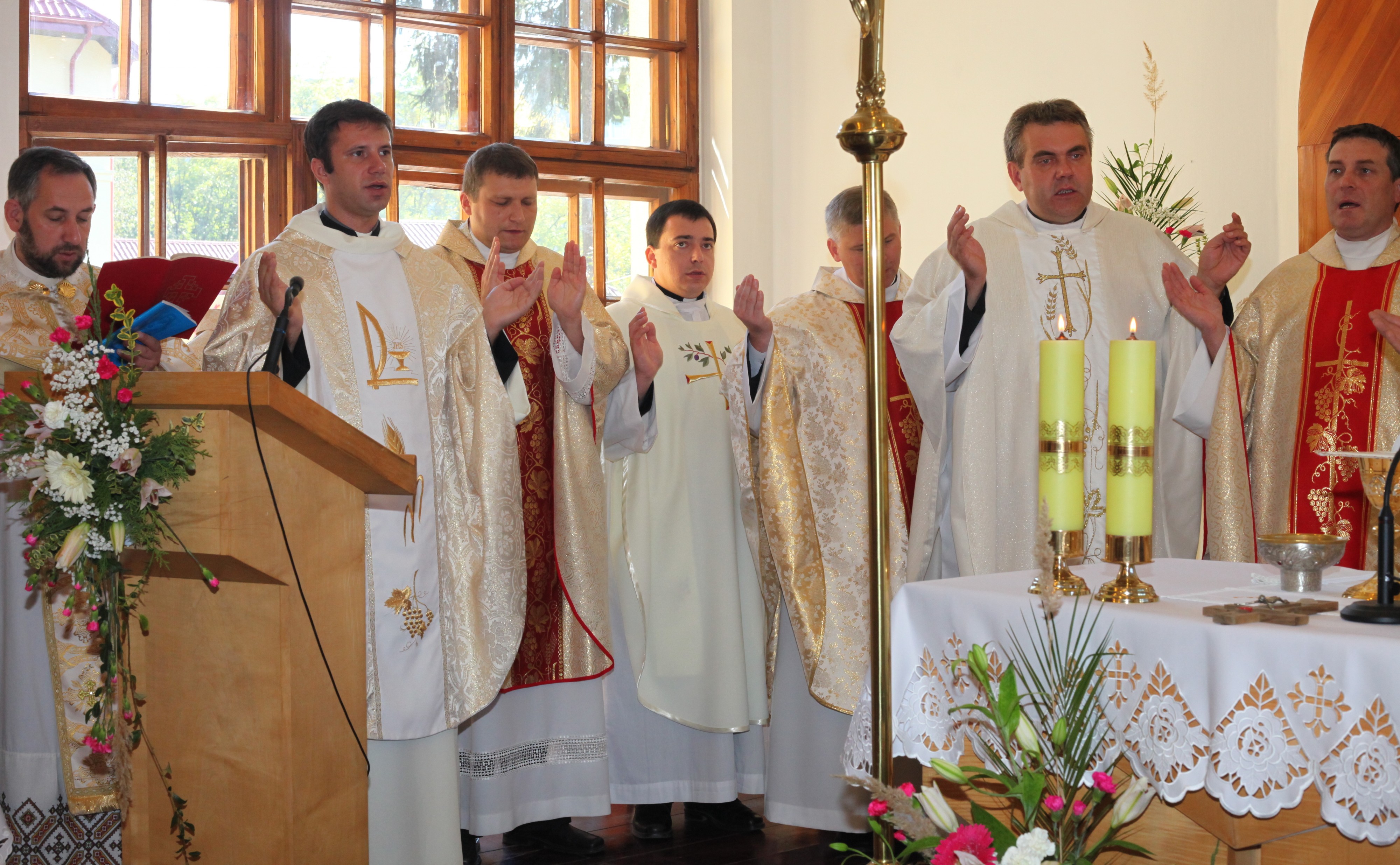 a Holy Mass during a holiday celebration, with many priests, photo 6