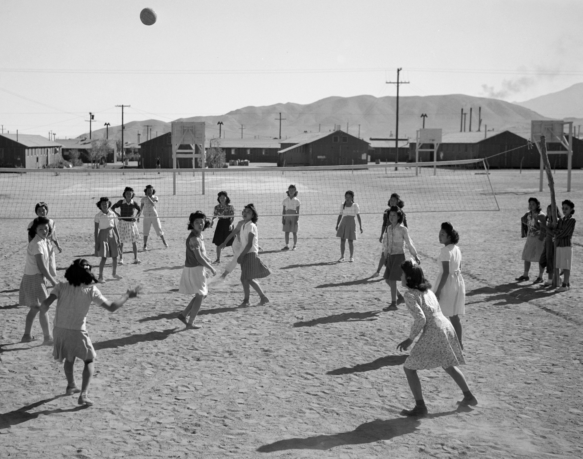 Mazanar volleyball 00166u