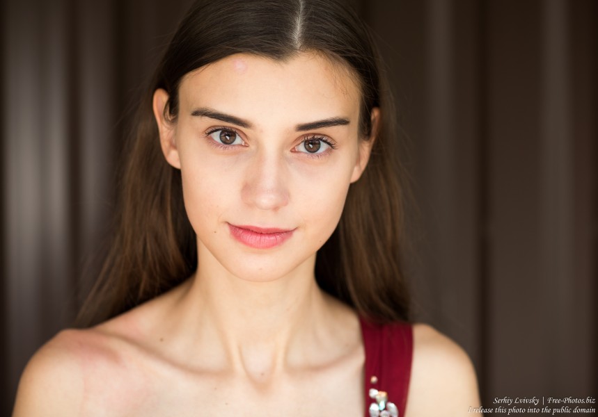 Olesya - a 19-year-old woman photographed in July 2019 by Serhiy Lvivsky, picture 19