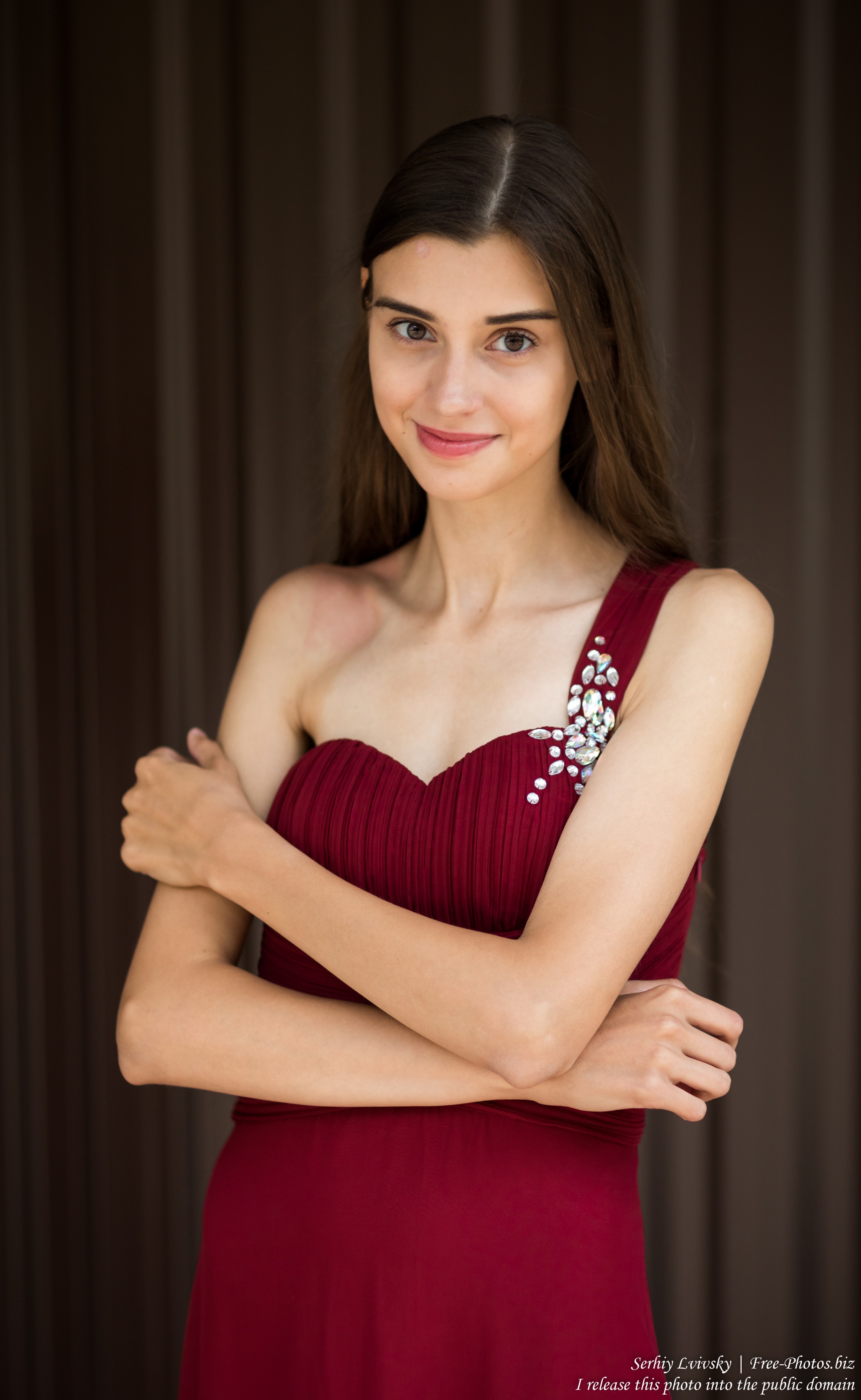 Olesya - a 19-year-old woman photographed in July 2019 by Serhiy Lvivsky, picture 8