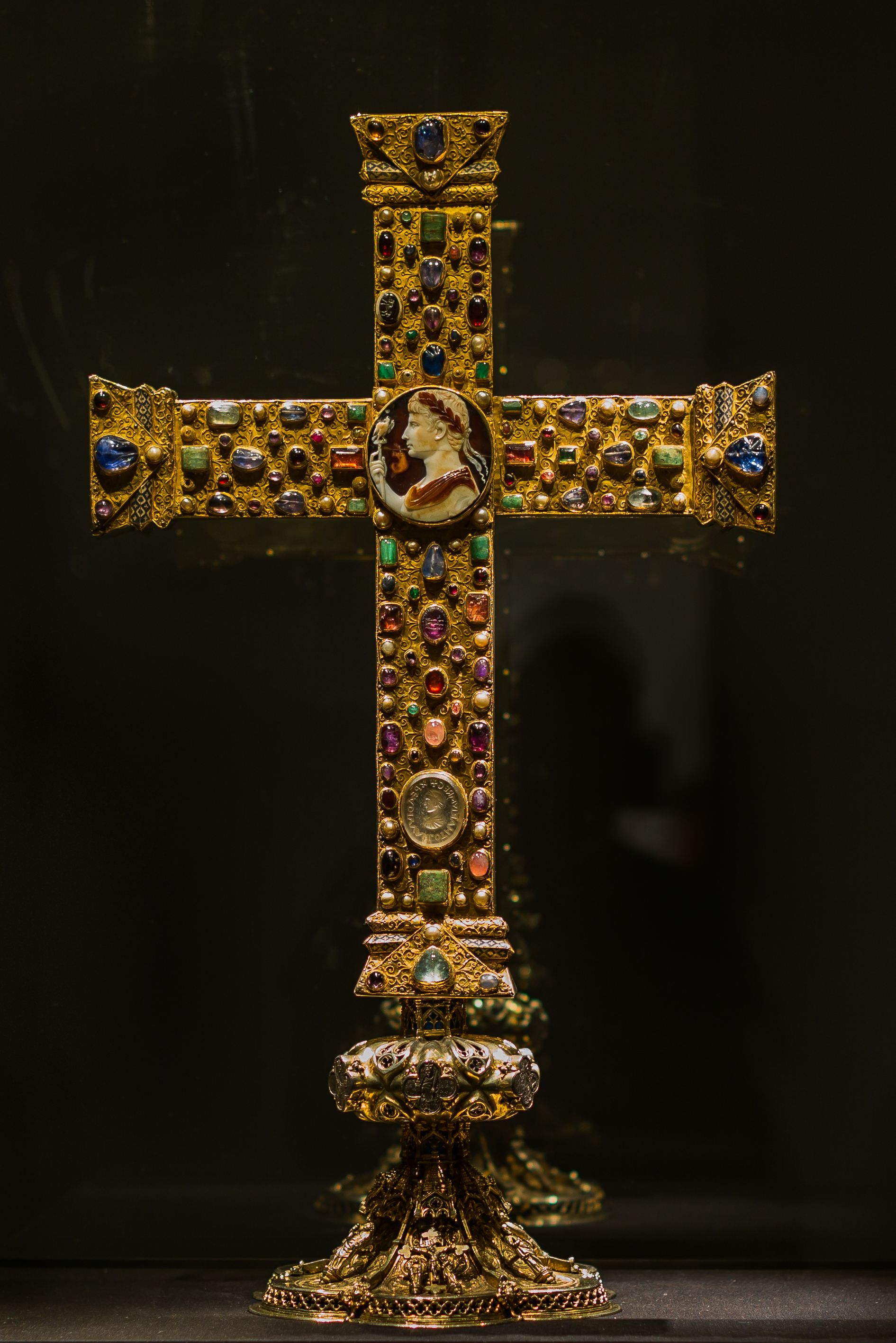 Aachen Germany Domschatz Cross-of-Lothair-01