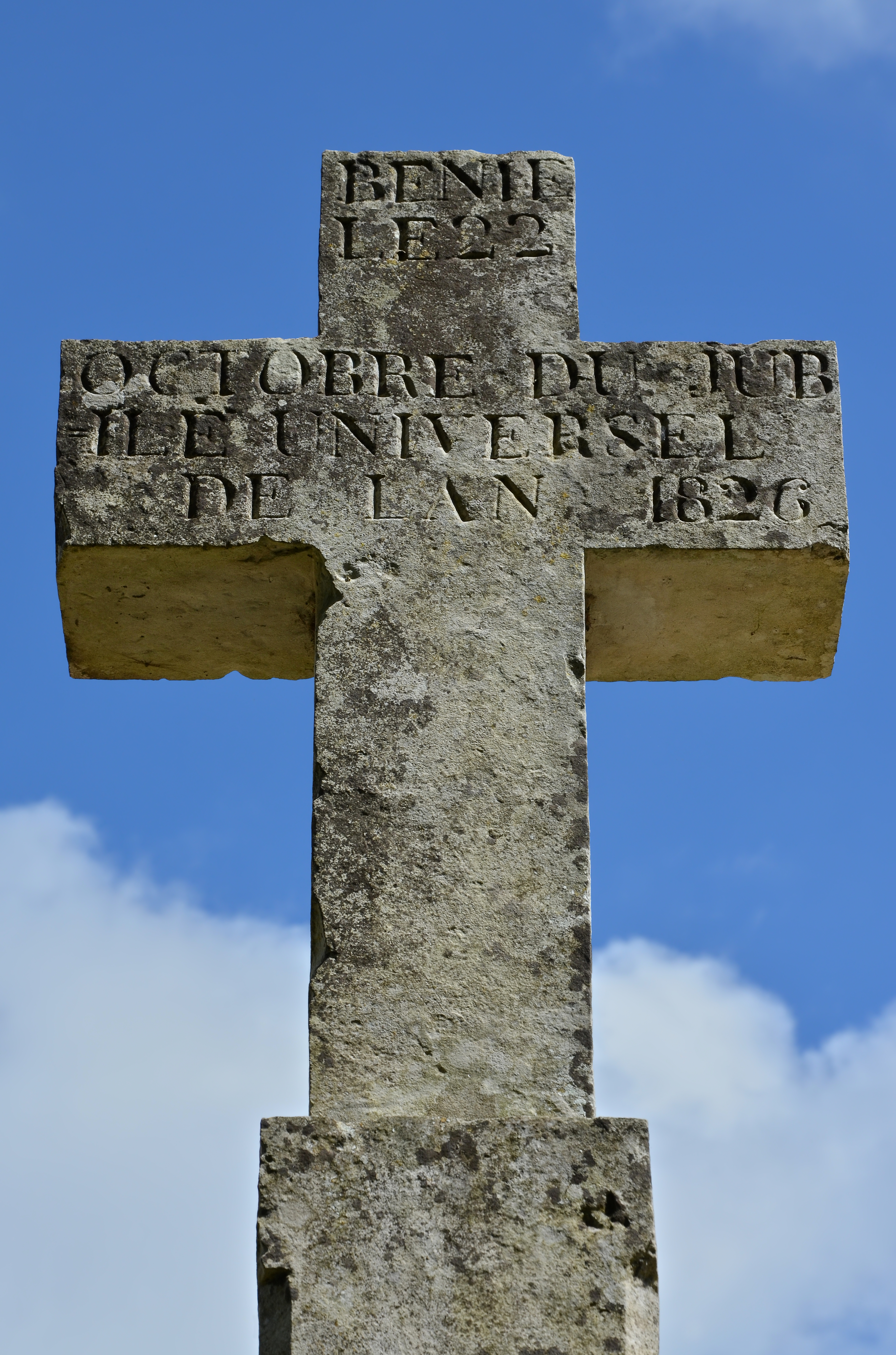 Champniers 86 Croix Jubilé 1826 détail 2014