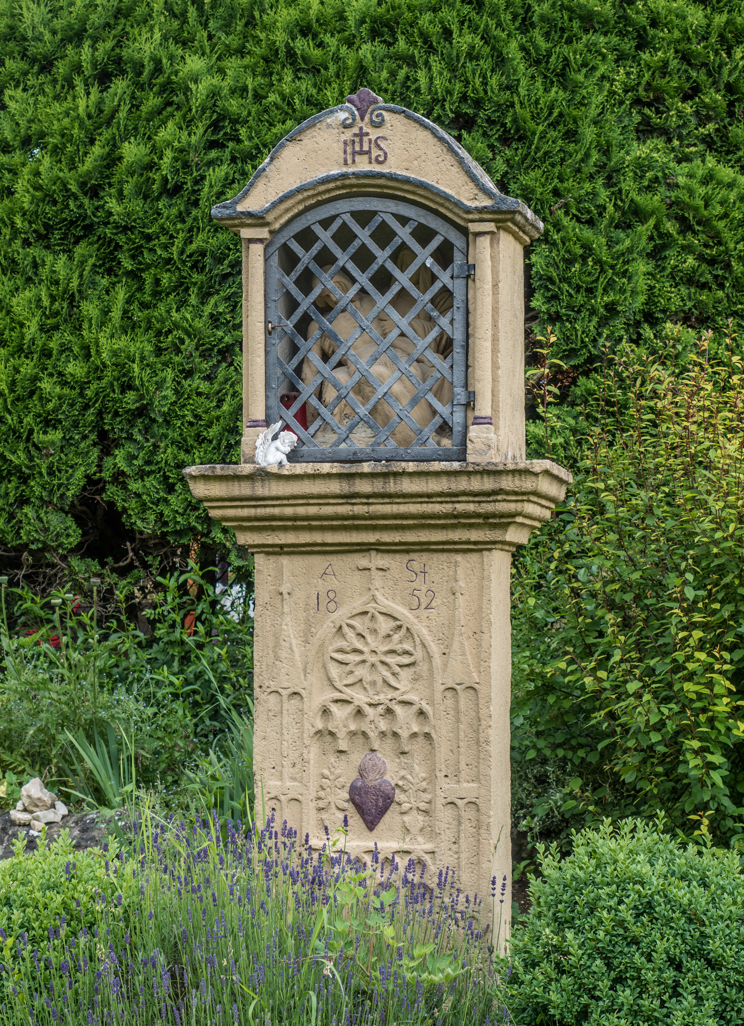 Frauendorf-wayside-shrine-6187643