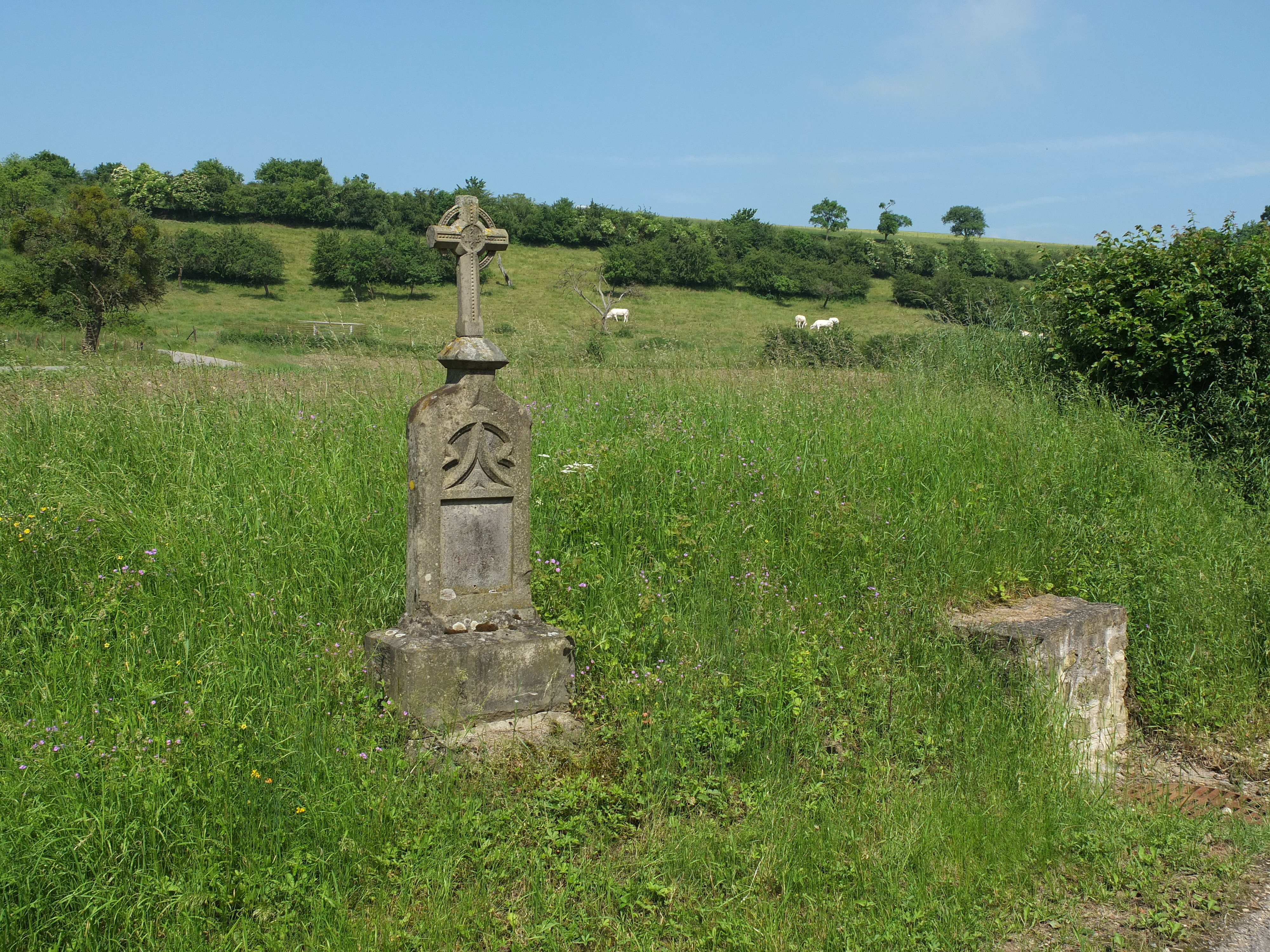 Lellig wayside cross3