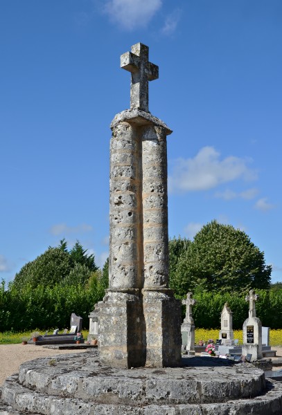 Champniers 86 Cimetière Croix hosannière 2014
