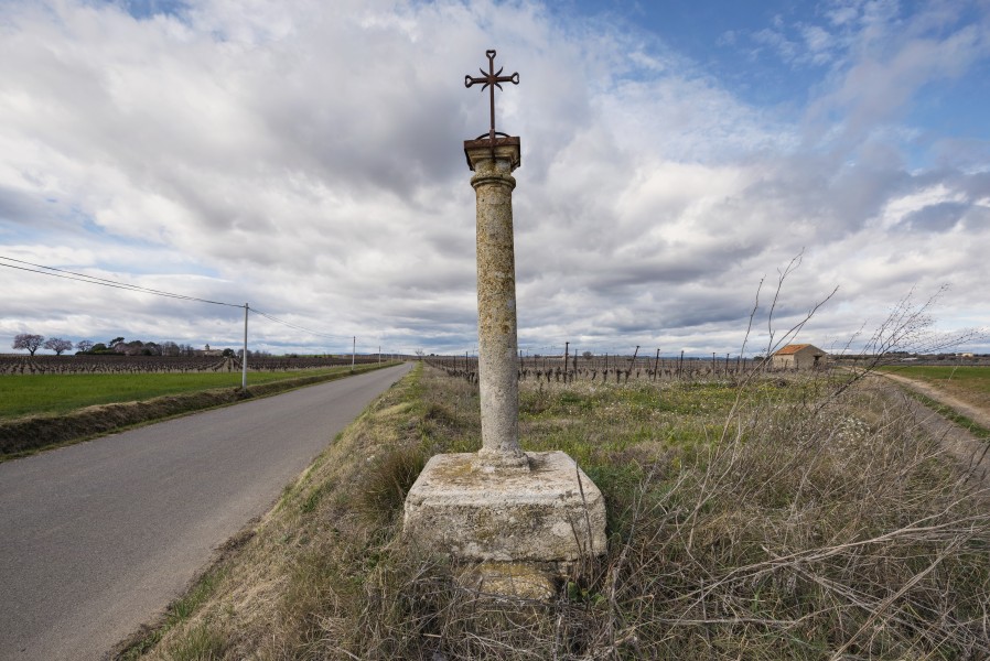 Christian cross near Saint-Thibéry cf01
