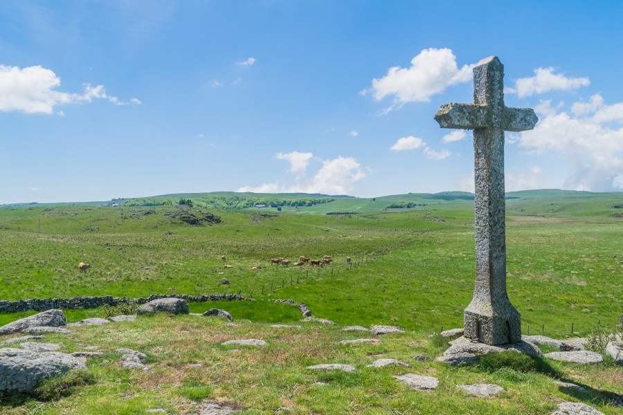 Cross near Lac de Saint-Andéol