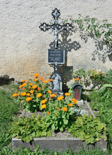 Fosa de familia Dlieja da Sacun Urtijei