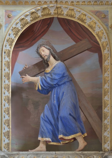 Heiligkreuzkirche Säben Statue Jesus mit Kreuz