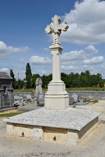 Lamérac 16 Croix du cimetière 2013