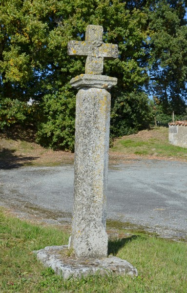 Magnac-Lavalette 16 Croix de pierre D34 2014