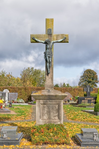 Marienmünster - 2016-10-30 - Friedhofskreuz Bredenborn (02)