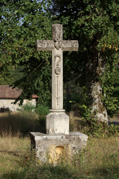 Saint-Martin-l'Ars 86 Abbaye la Réau Croix 2012