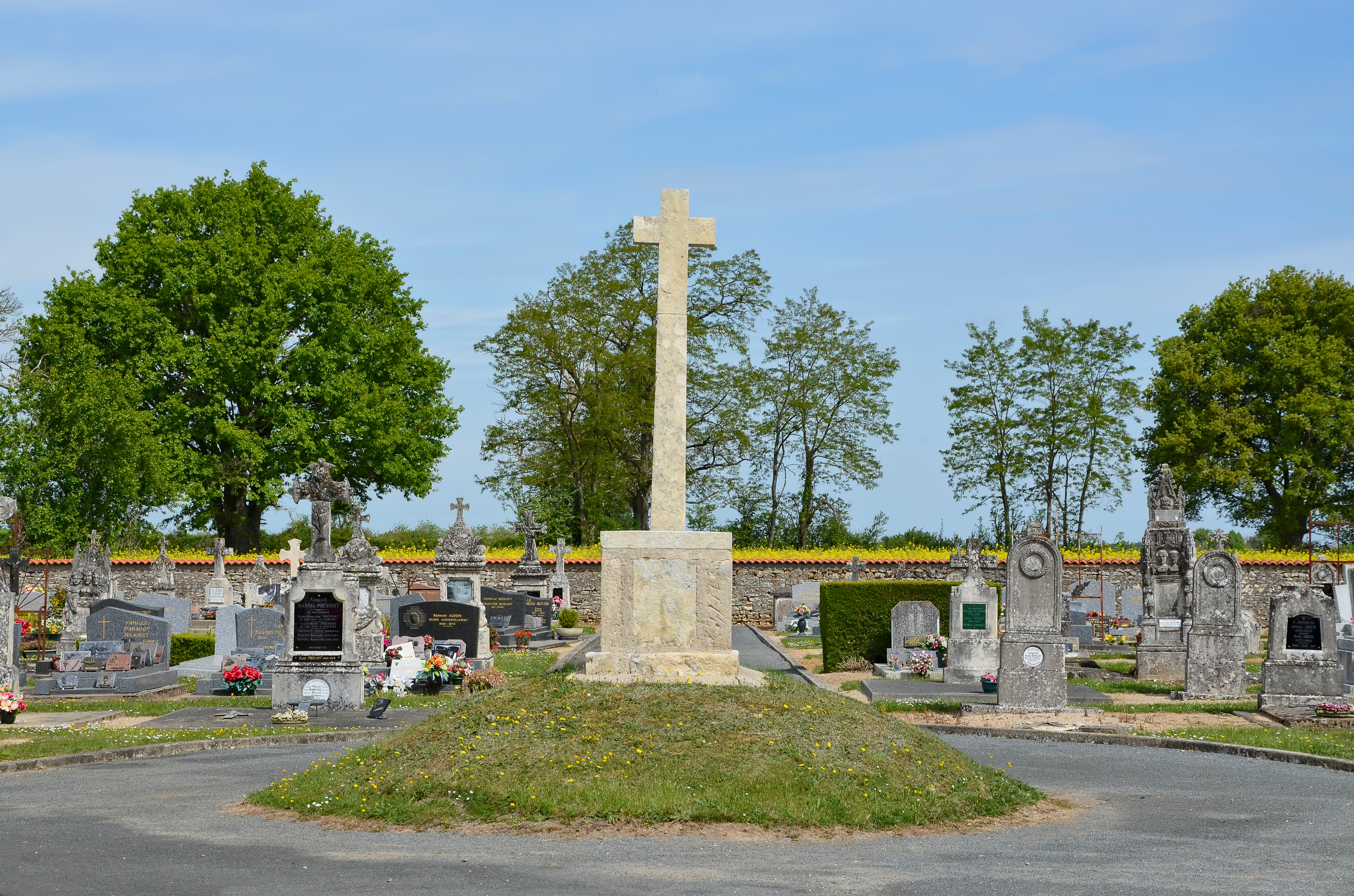 Saint-Romain 86 Croix de cimetière 2014
