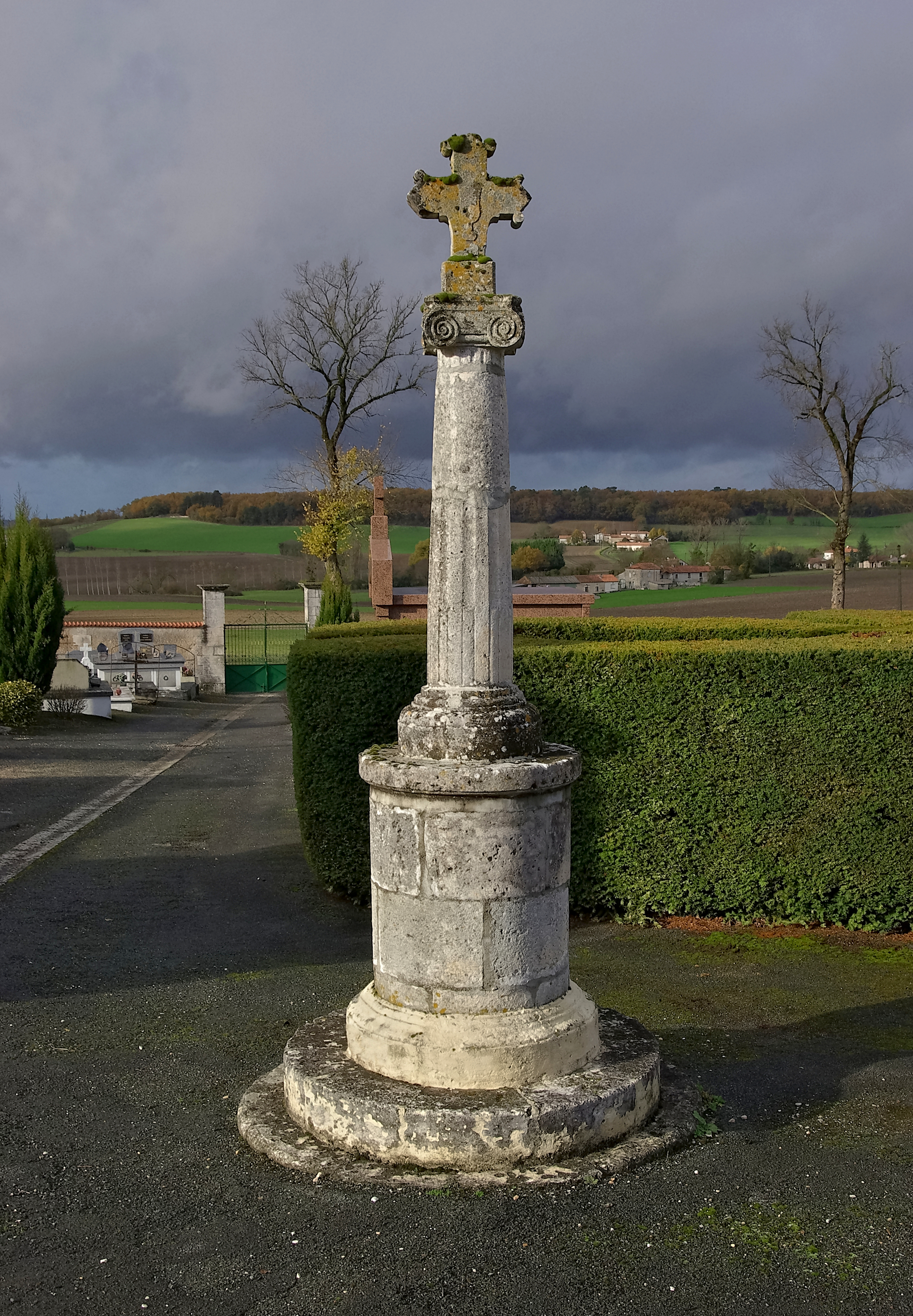 Saint-Séverin 16 Croix-Cimetière 2