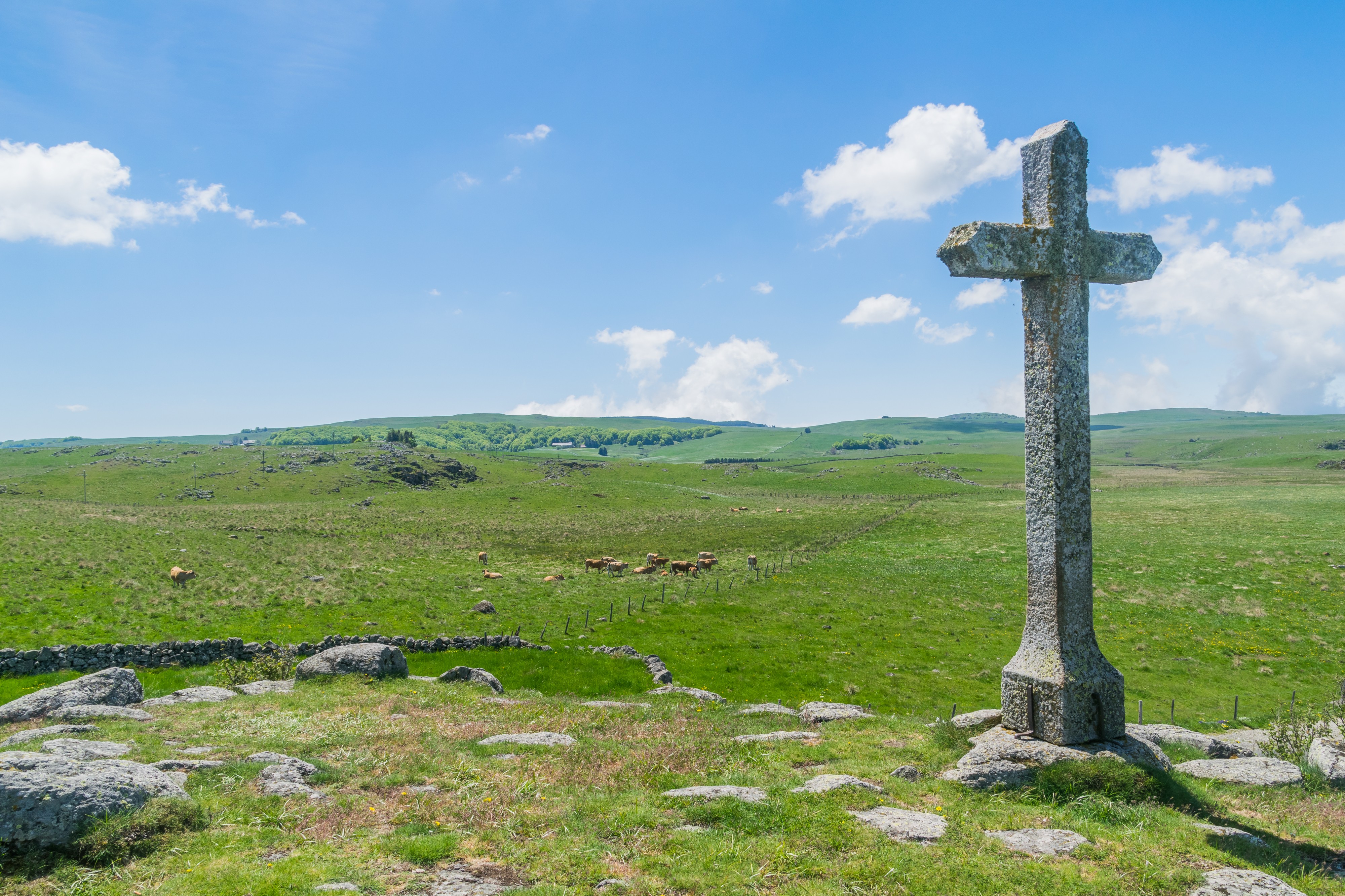 Cross near Lac de Saint-Andéol