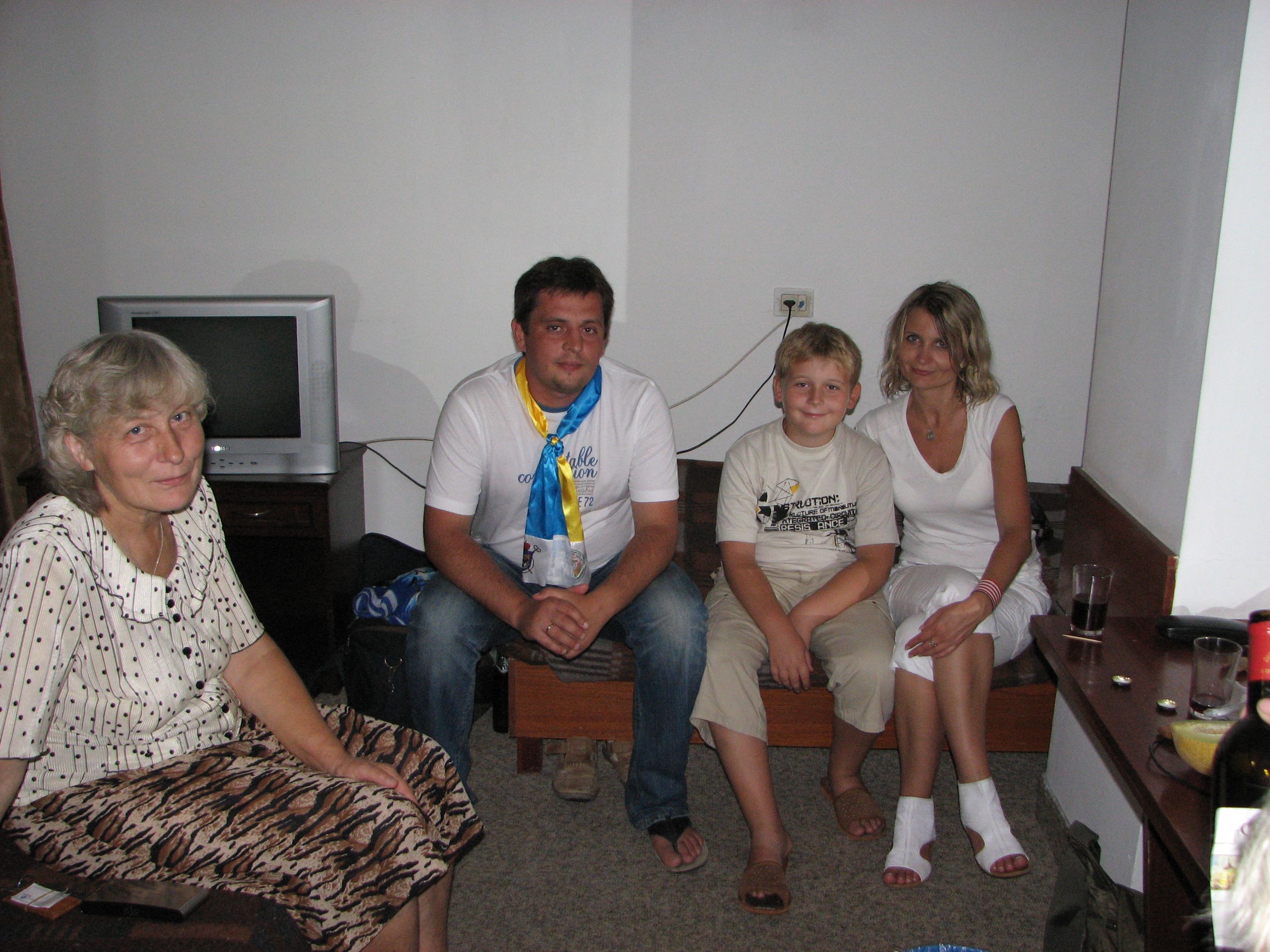 A Catholic family - pilgrims - in a hotel room in Bethlehem, Palestinian Territories, picture 7