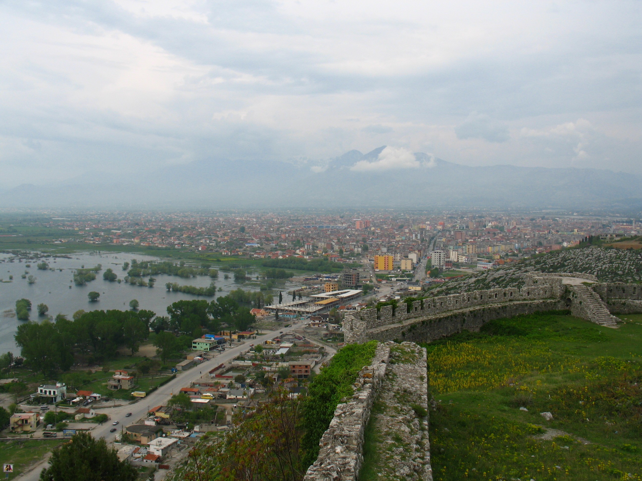 Skadar, nádvoří pevnosti Rozafat IV