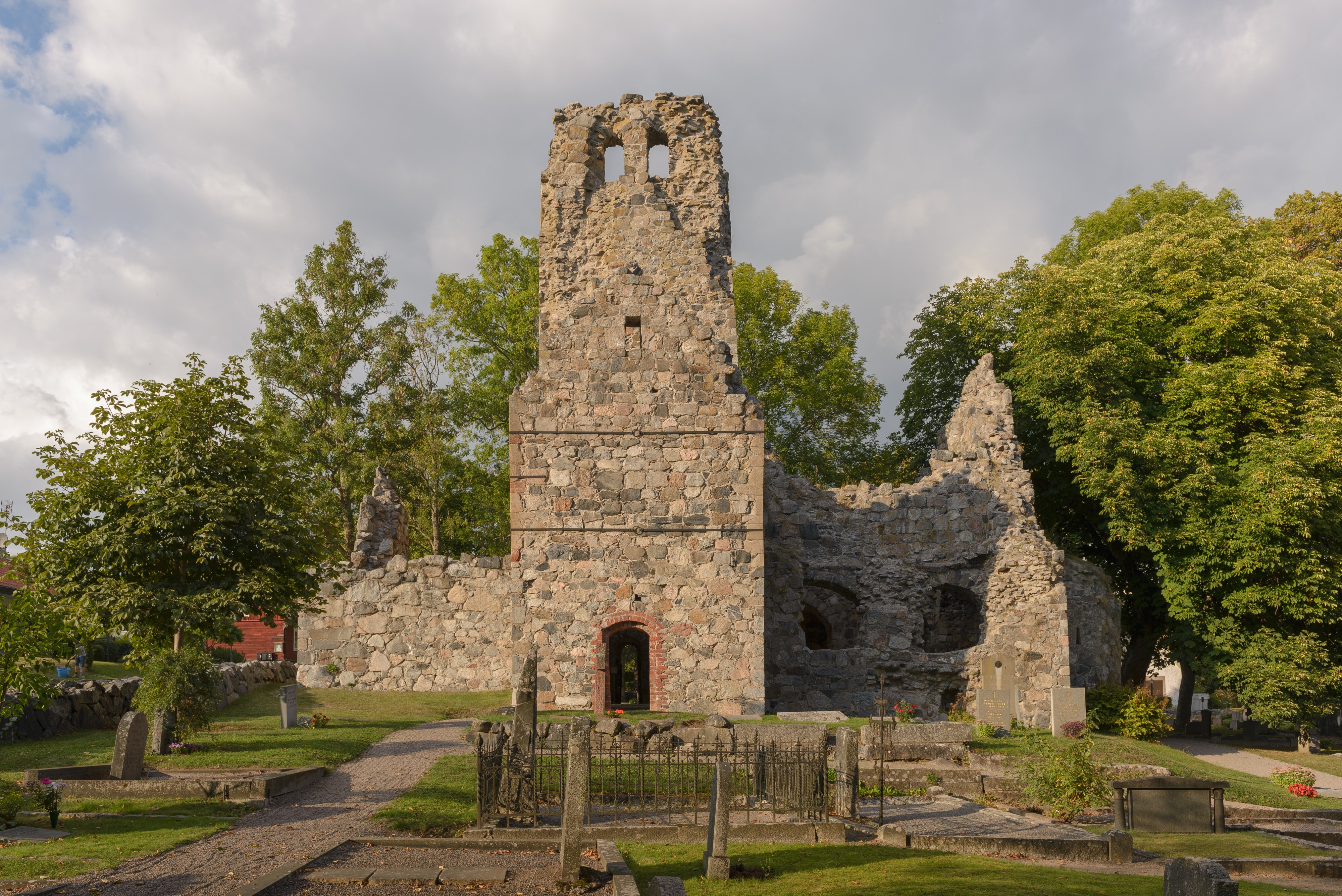 Sankt Olofs kyrkoruin september 2013 07