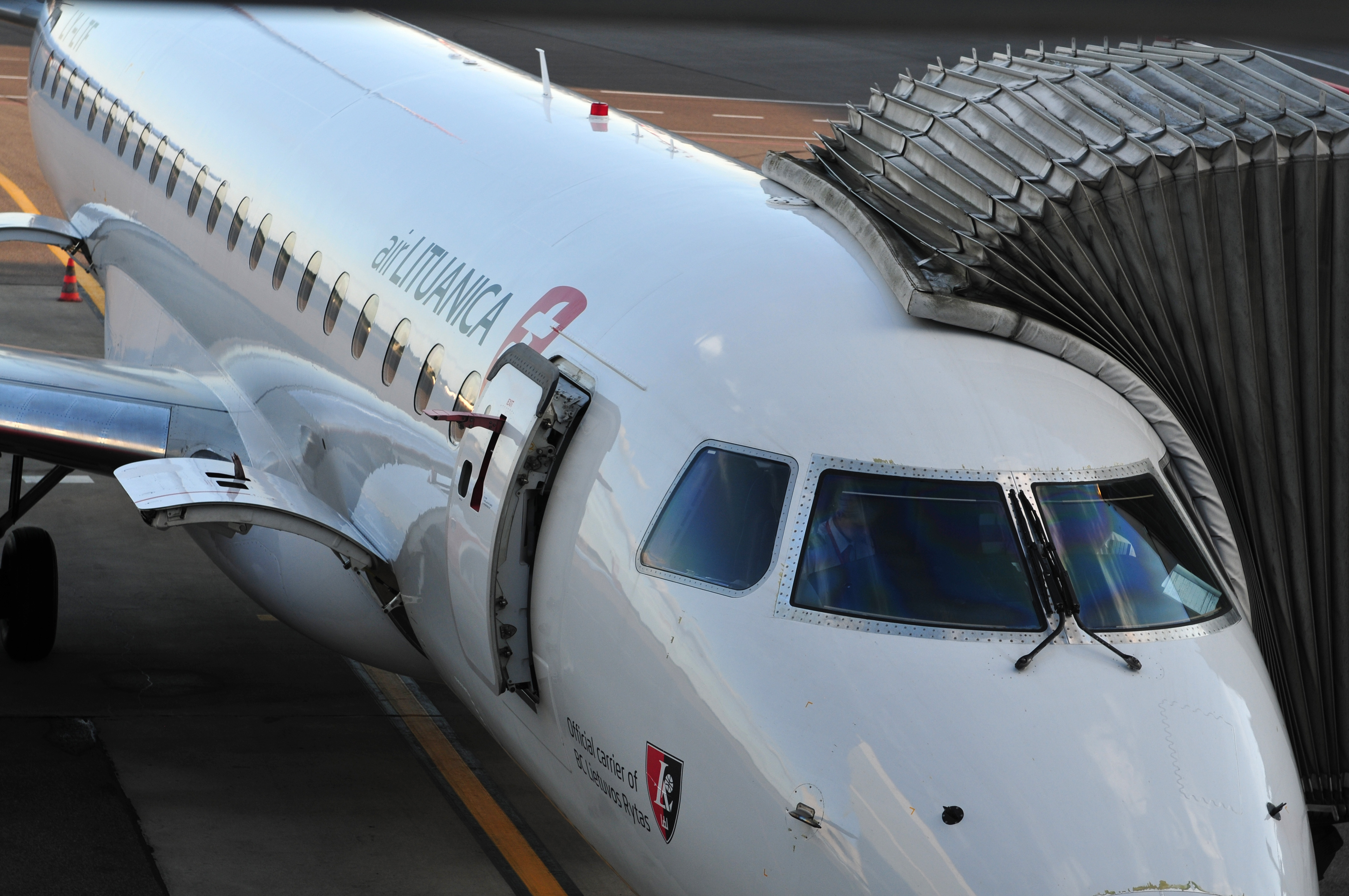 14-08-15-embraer175-vilnius-1
