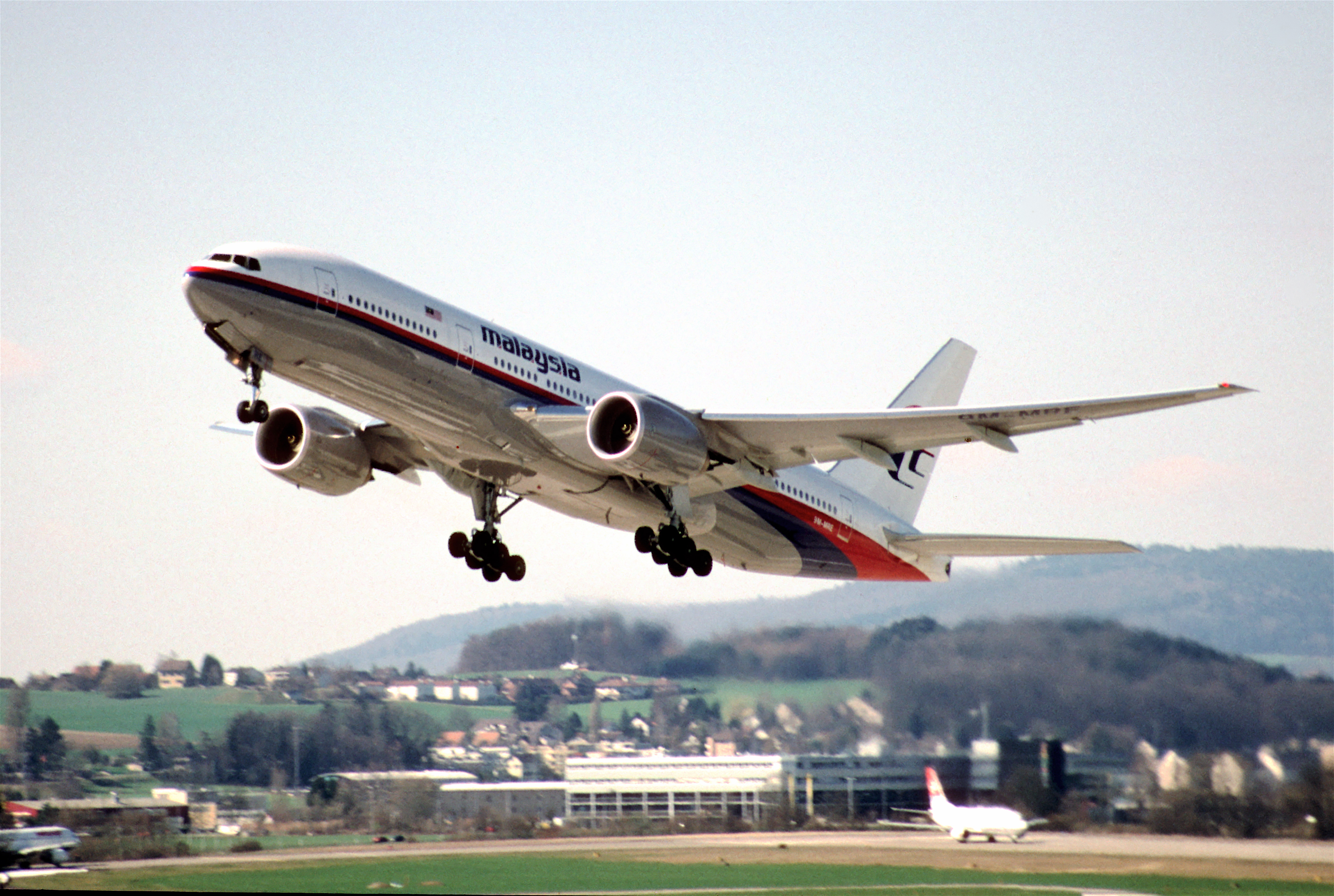 15cp - Malaysia Airlines Boeing 777-2H6ER; 9M-MRE@ZRH;22.03.1998 (5015615697)