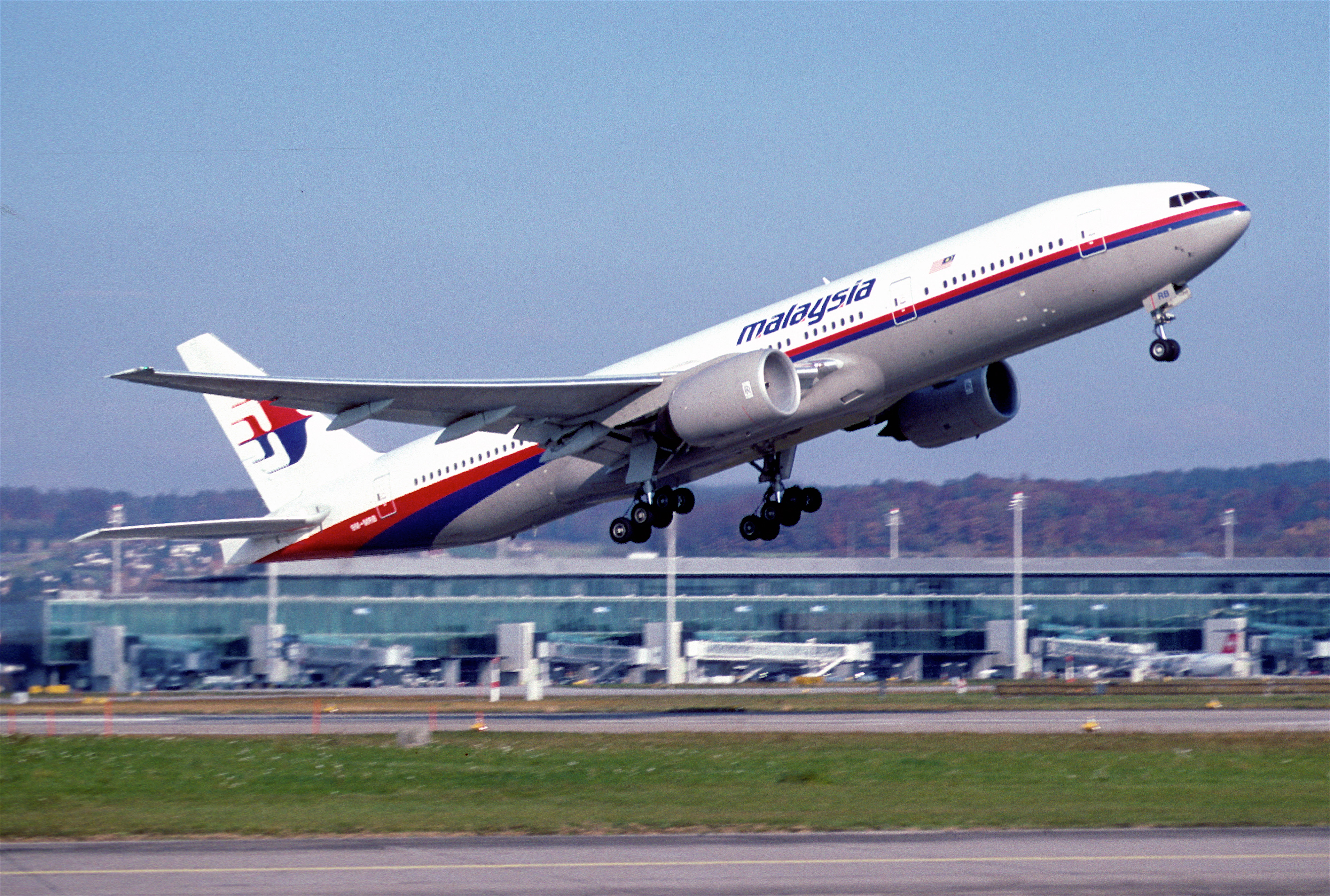 266al - Malaysia Airlines Boeing 777-2H6ER; 9M-MRB@ZRH;07.11.2003 (5404157221)