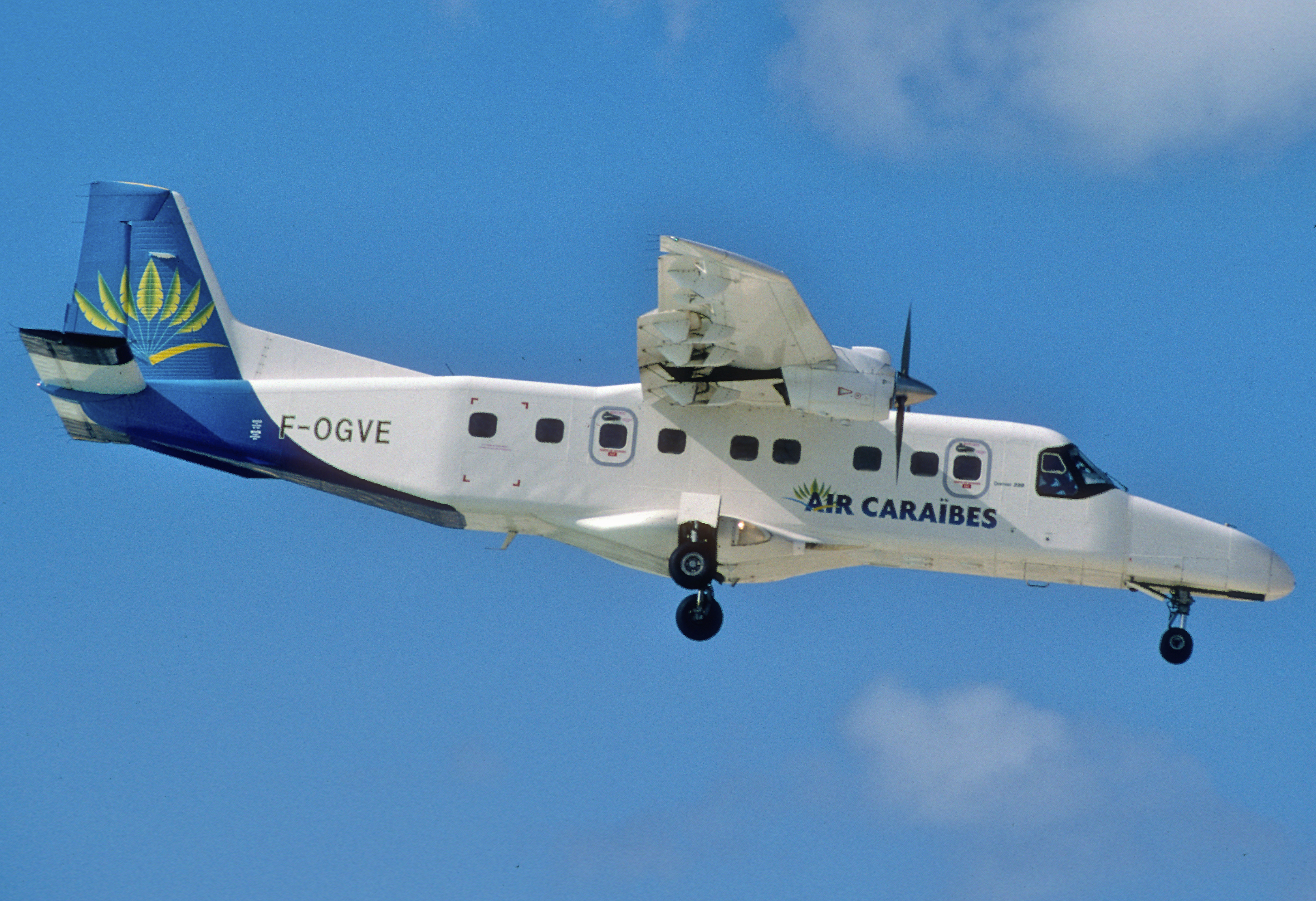 283ce - Air Caraibes Dornier 228-212, F-OGVE@SXM,05.03.2004 - Flickr - Aero Icarus