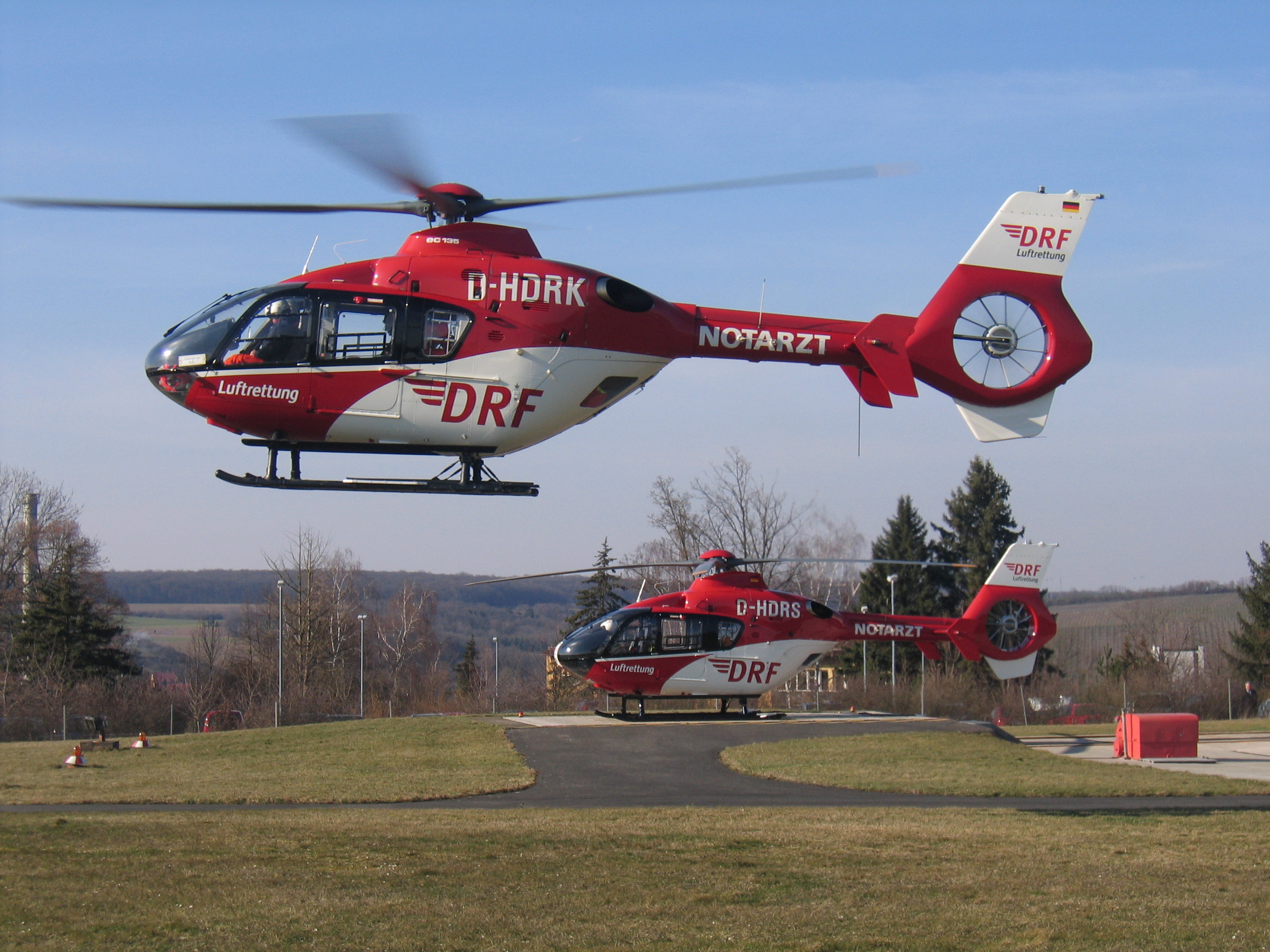 2 EC 135 flying and standing source DRF Luftrettung
