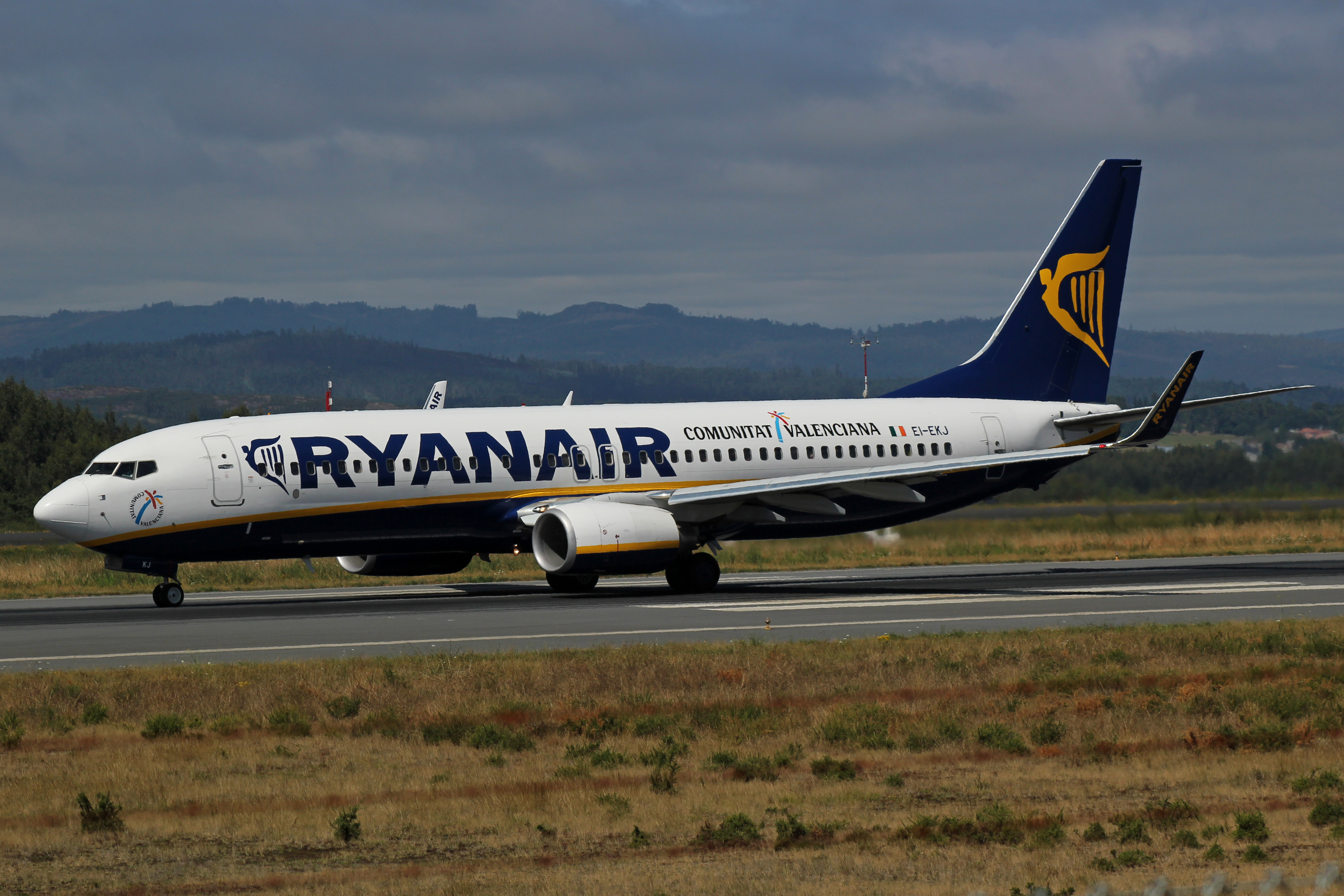 737 Ryanair EI-EKJ