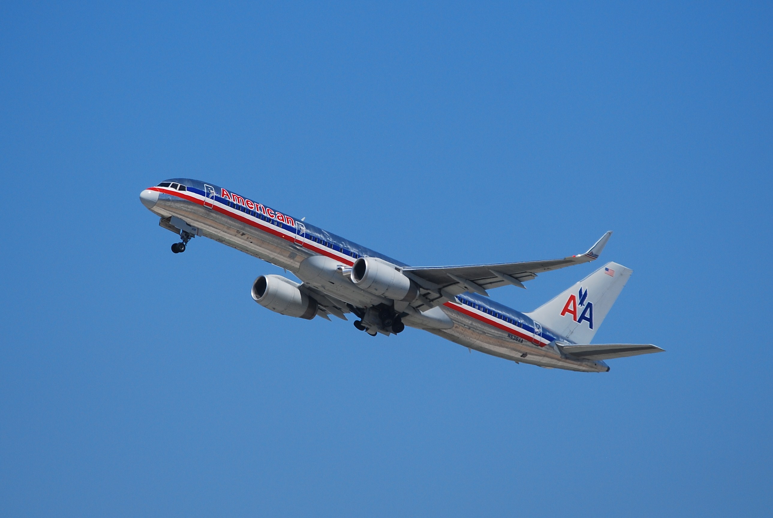 AA 752 (2793805611)