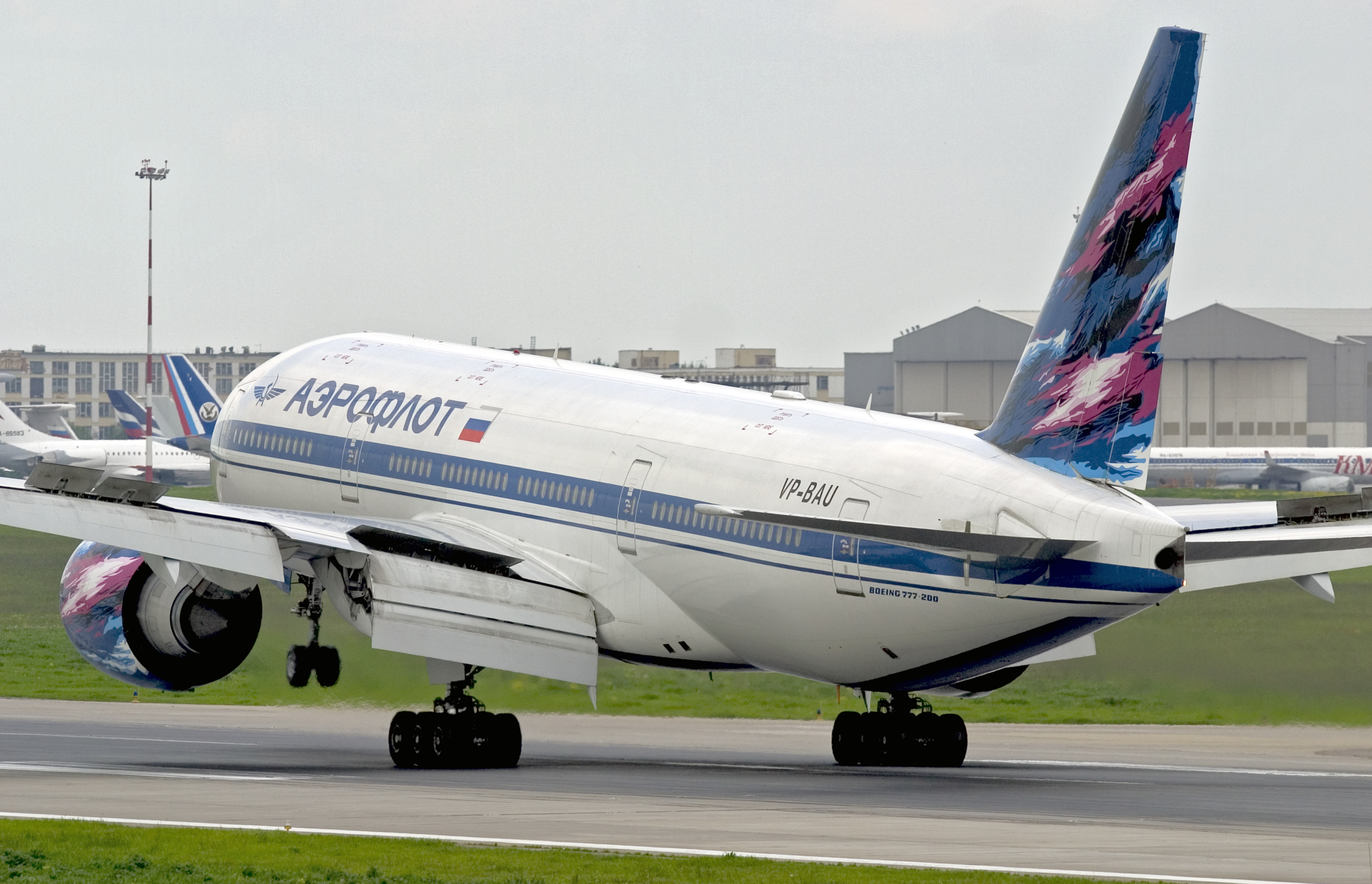 Aeroflot Boeing 777 landing