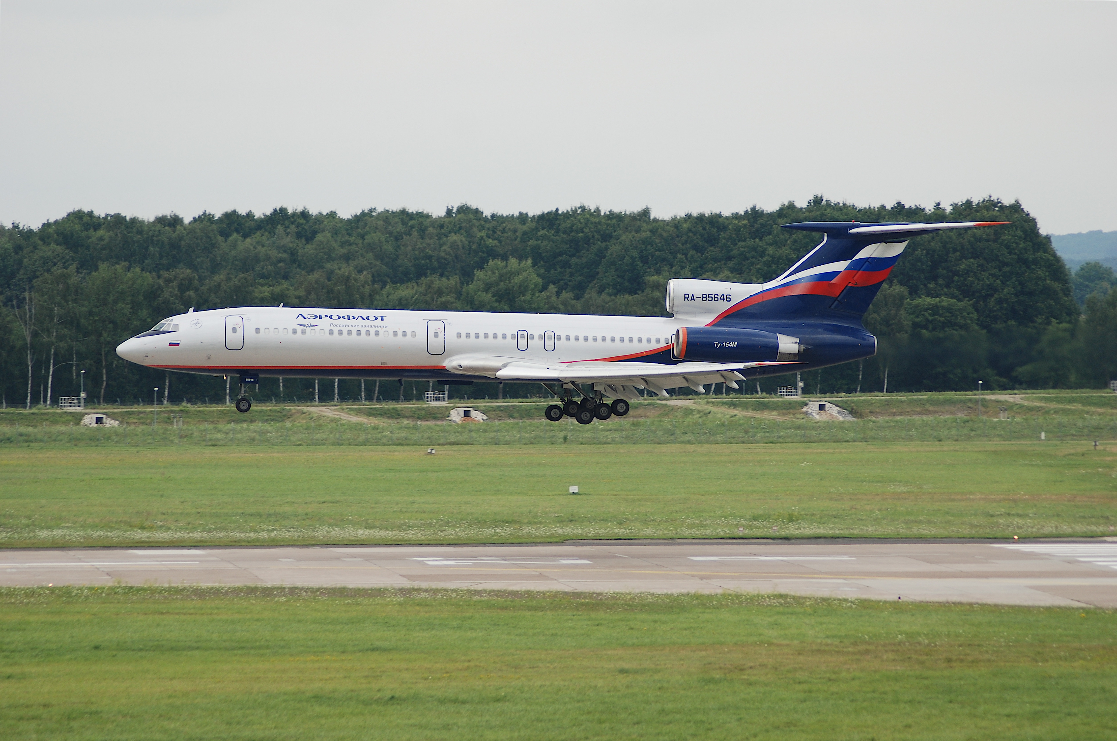 Aeroflot Tupolev 154, RA-85646@HAJ,28.07.2007-482fo - Flickr - Aero Icarus