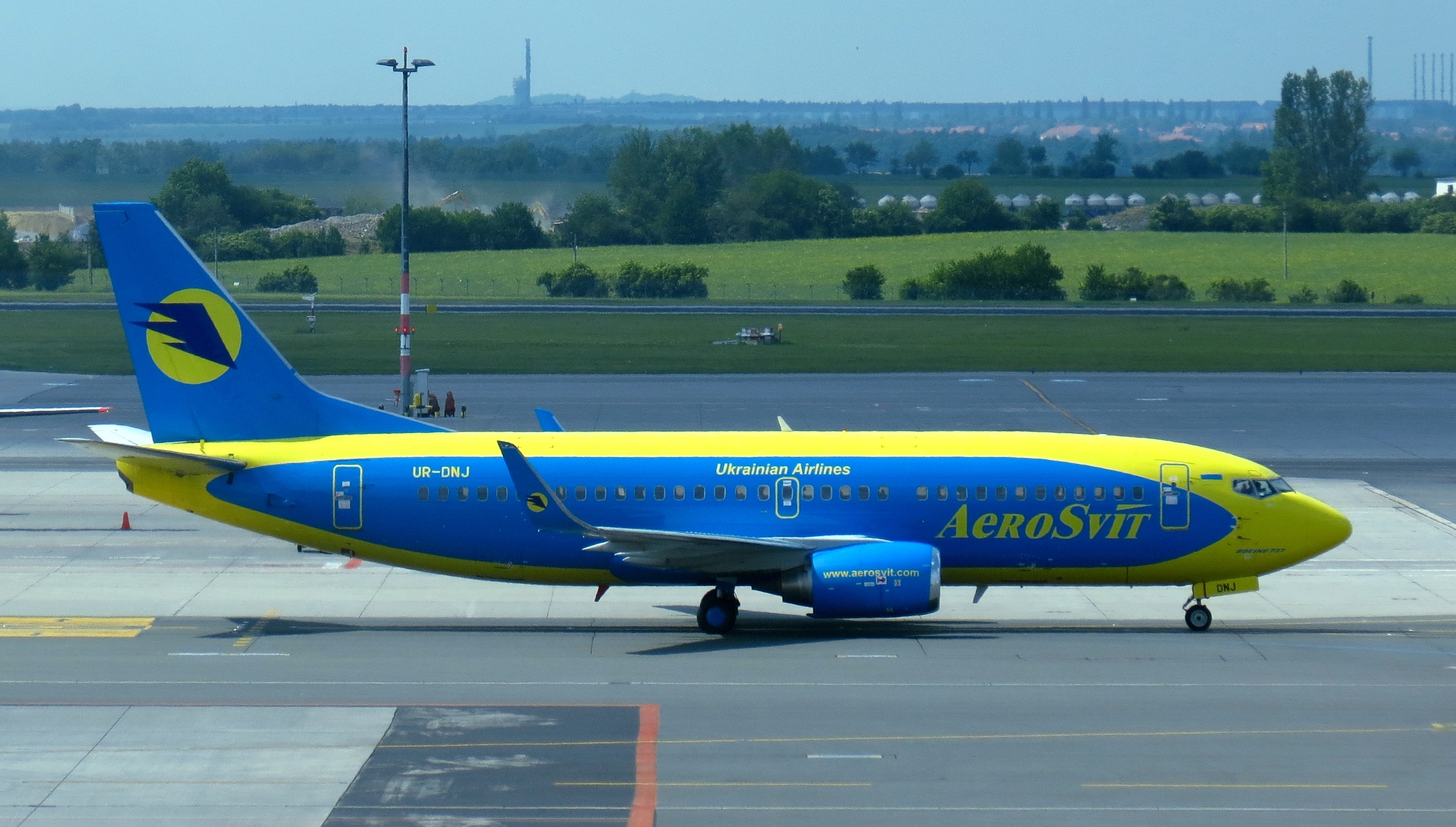 Aerosvit Boeing B737-36Q UR-DNJ Prague Ruzyne