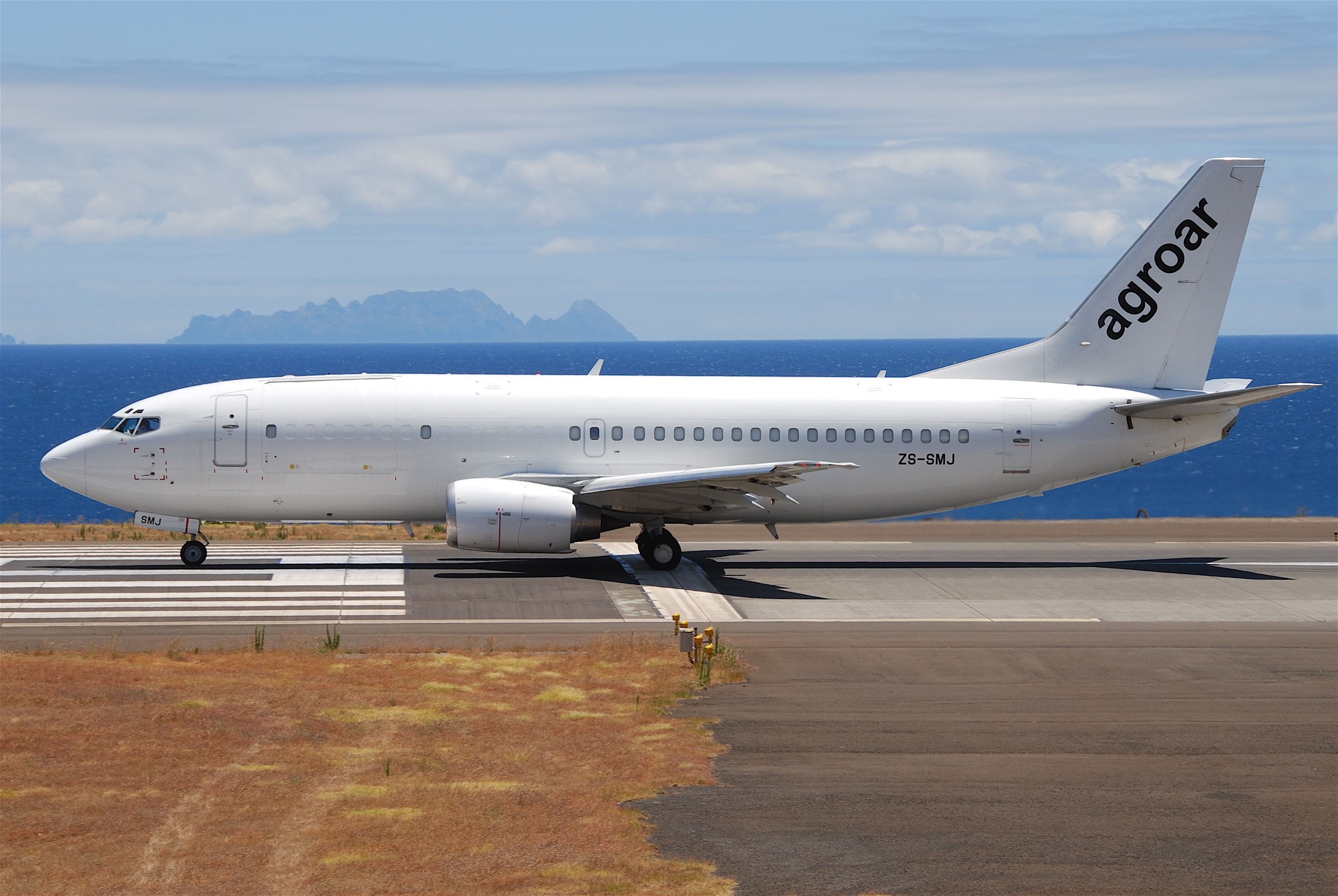 Agroar Boeing 737-3Y0F; ZS-SMJ@FNC;12.07.2011 607bs (5940065152)