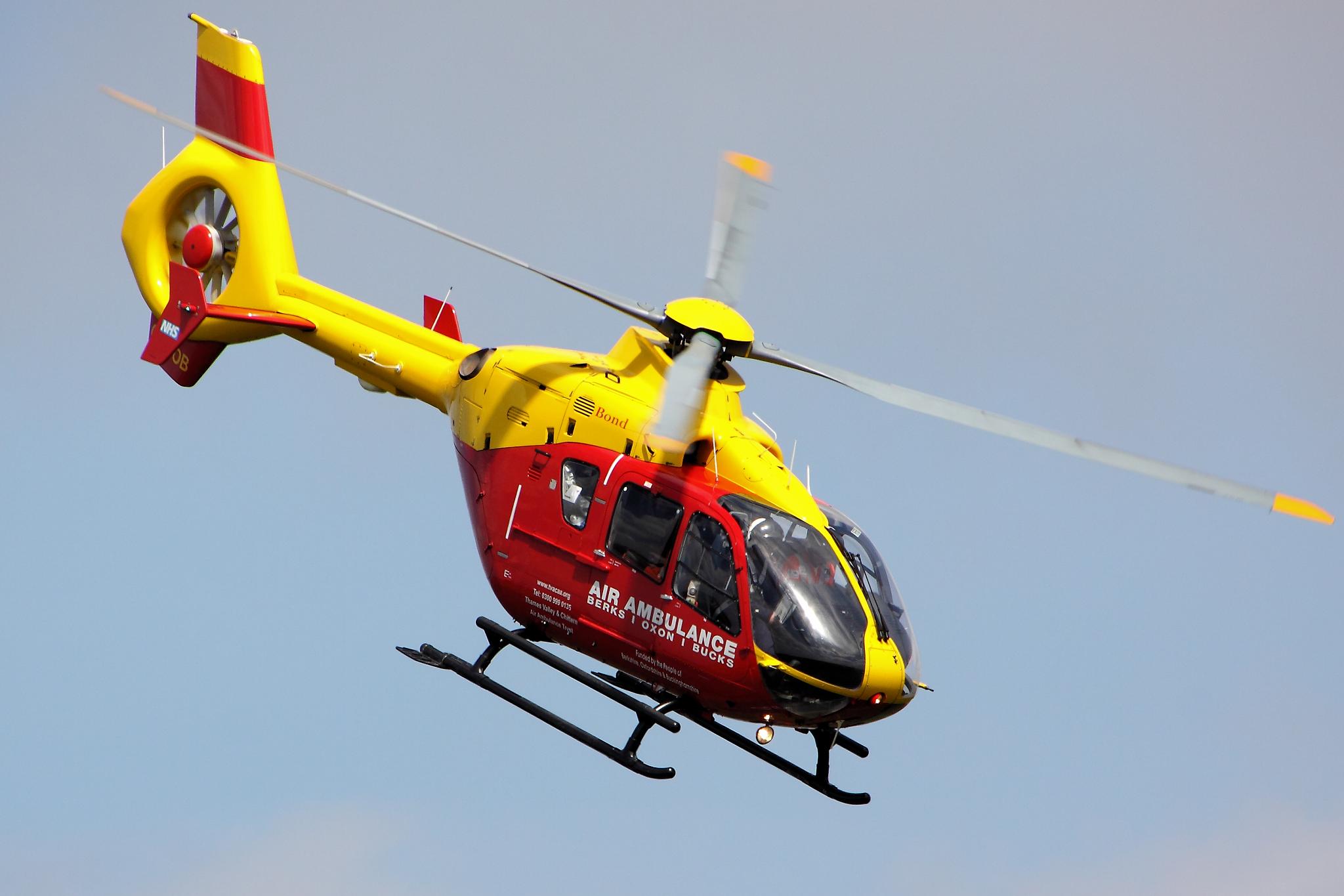 Air Ambulance - Abingdon 2013 (8713777408)