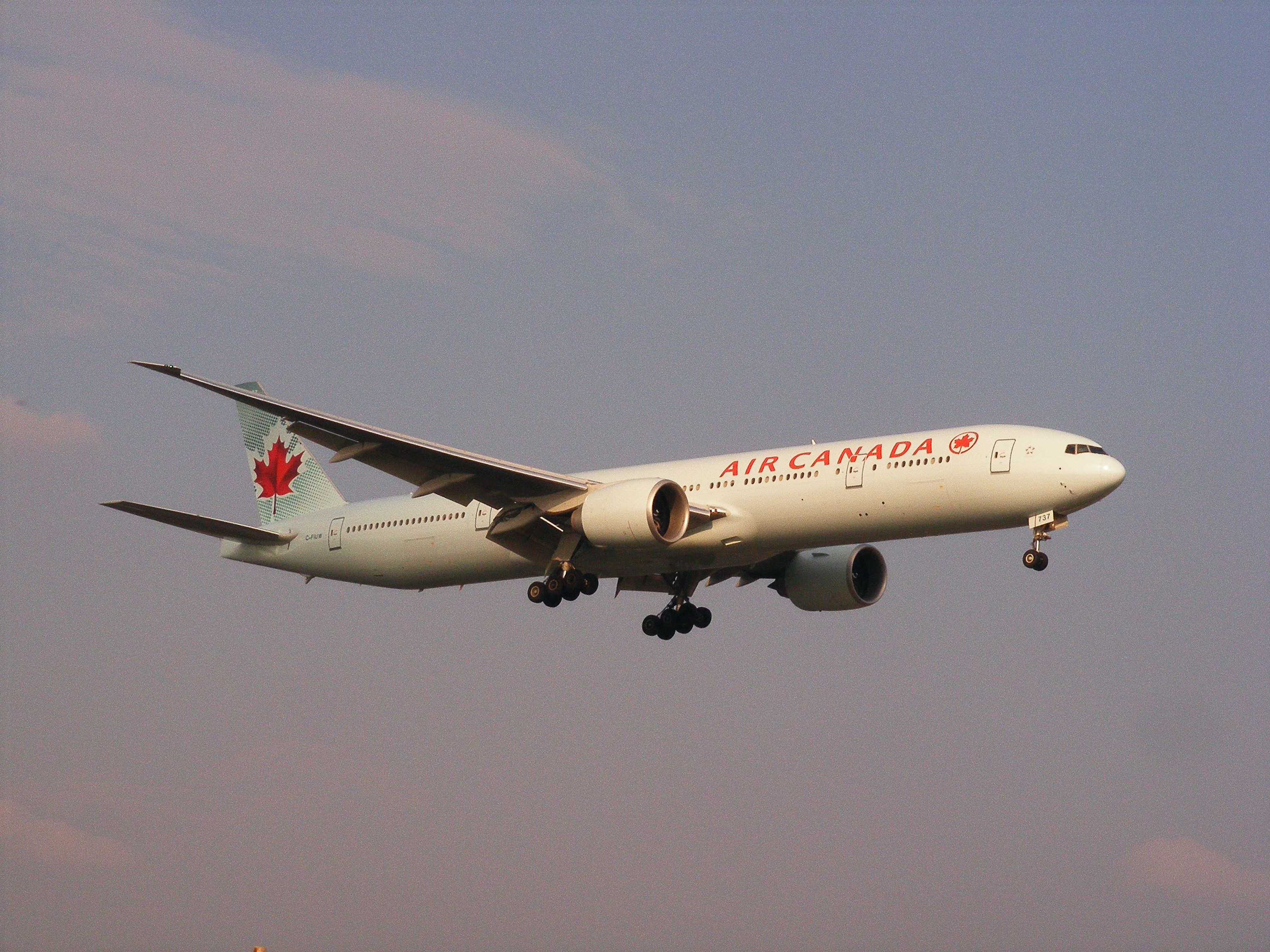 Air Canada B777 @ YUL (2617730816)