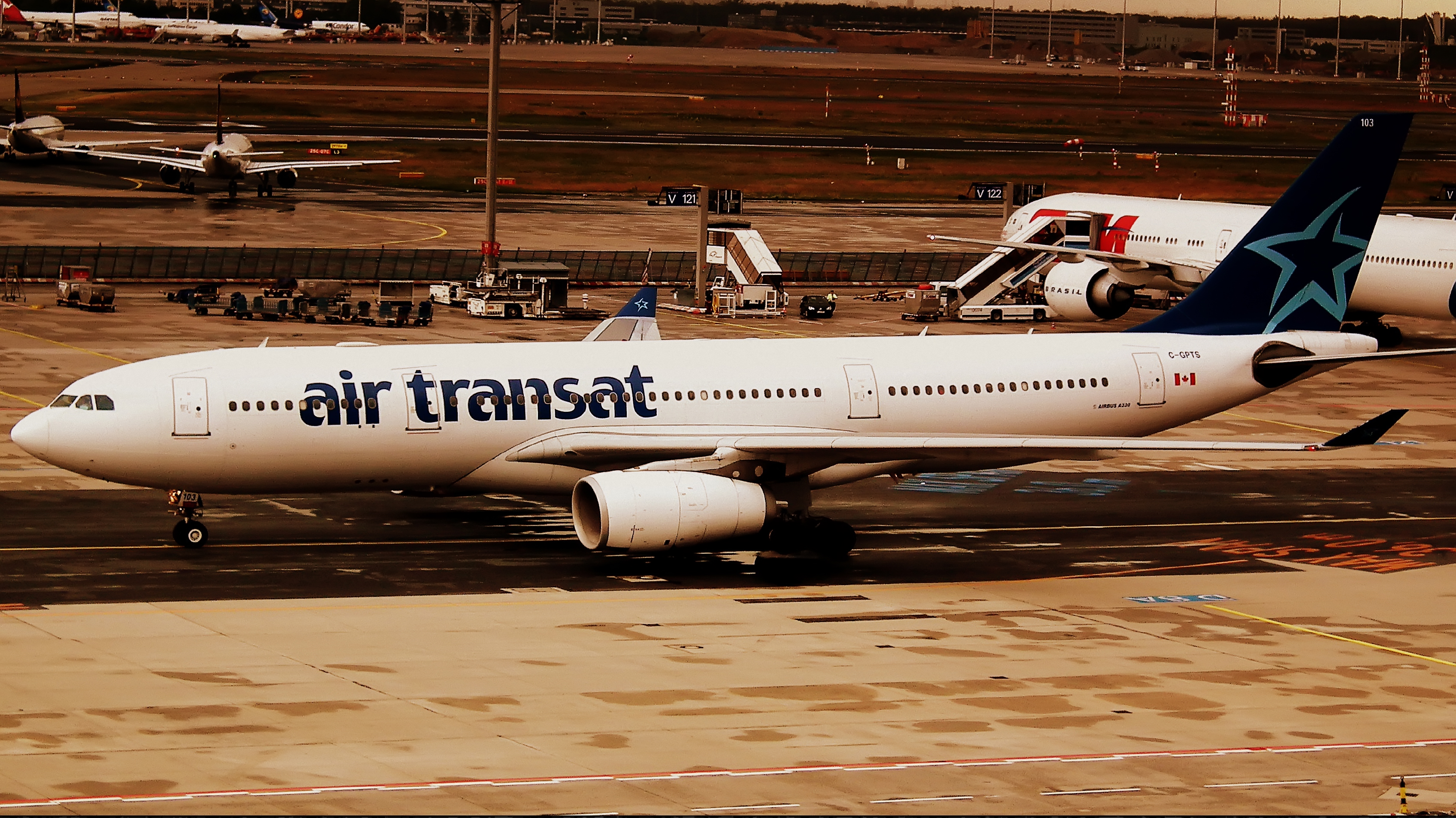 AIR TRANSAT AIRBUS A330-200 FRANKFURT AM MAIN GERMANY JUNE 2012 (7465648640)