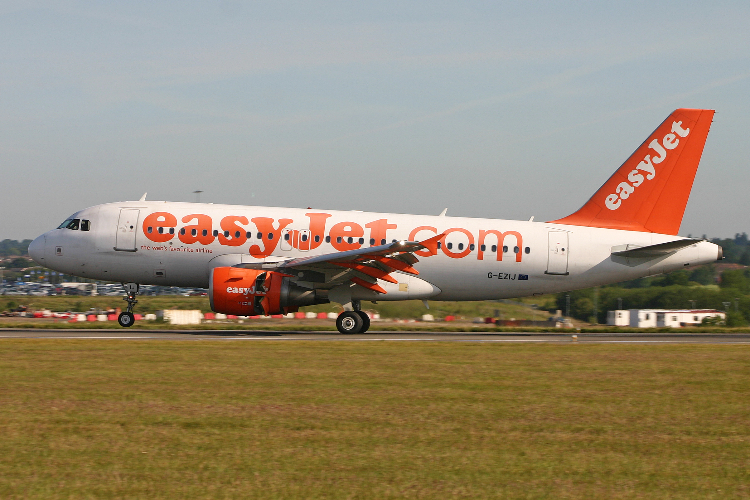 Airbus A319-111 G-EZIJ Easyjet (6895613489)