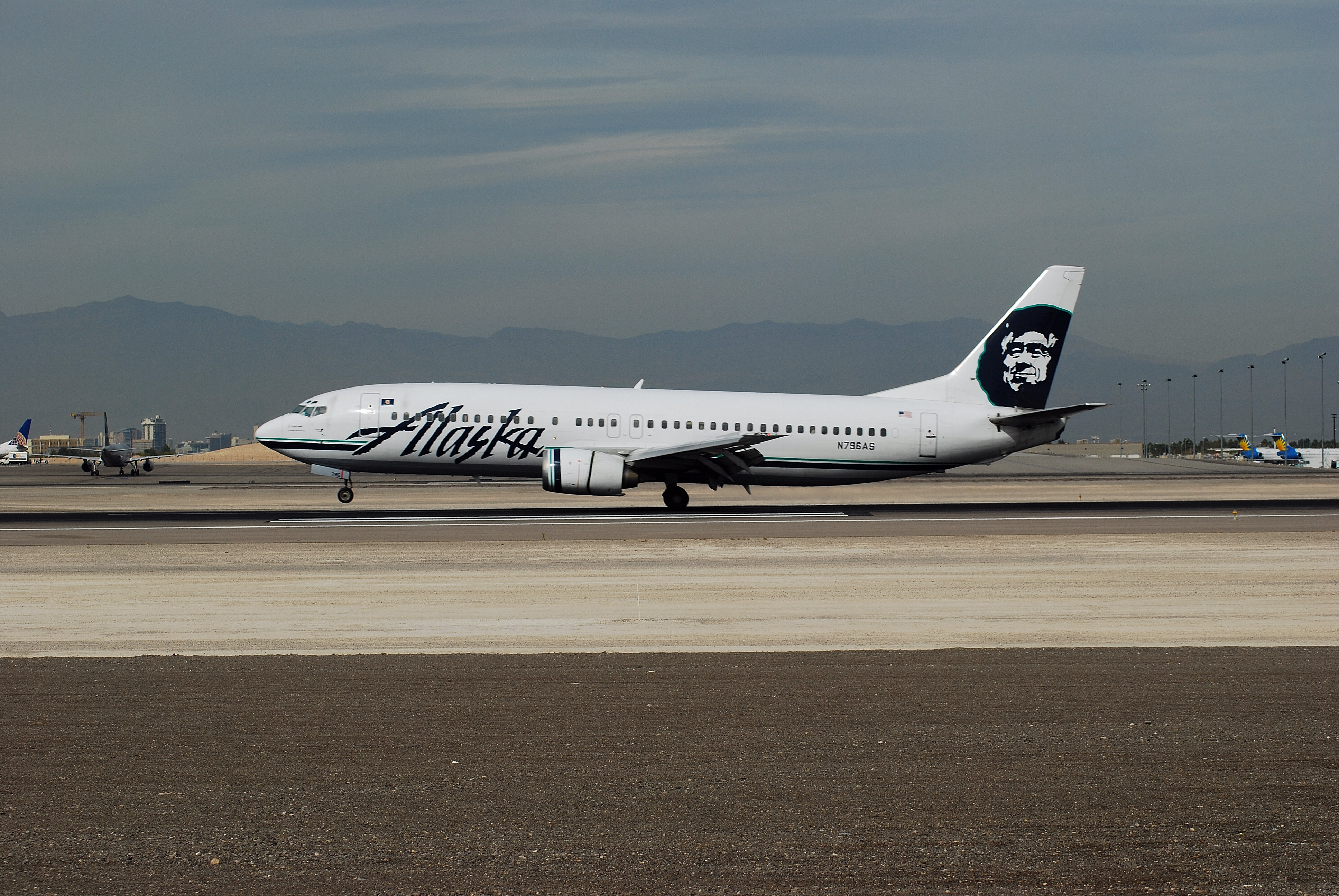 ALASKA 737-400 (2681273833)