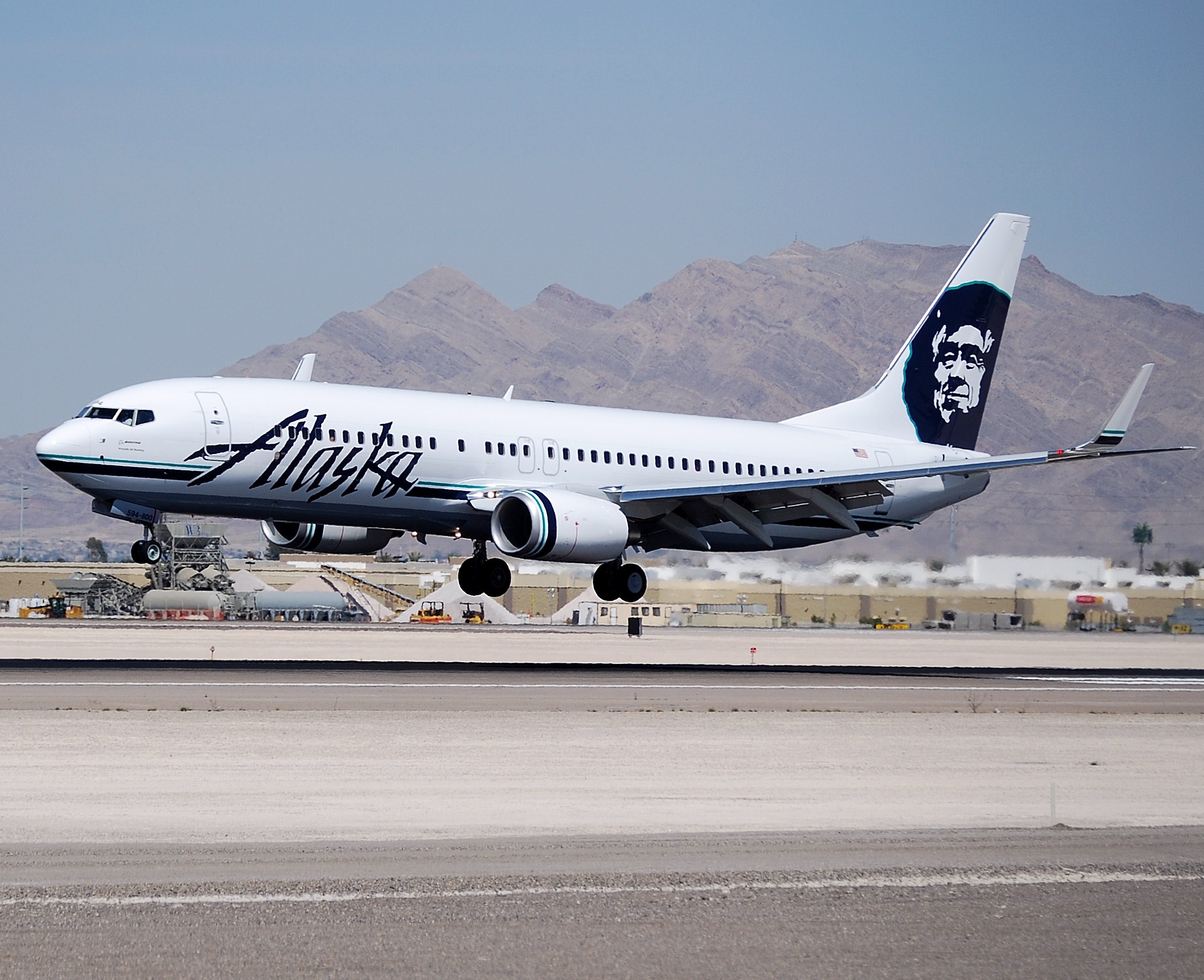 ALASKA 738 (2393778187)
