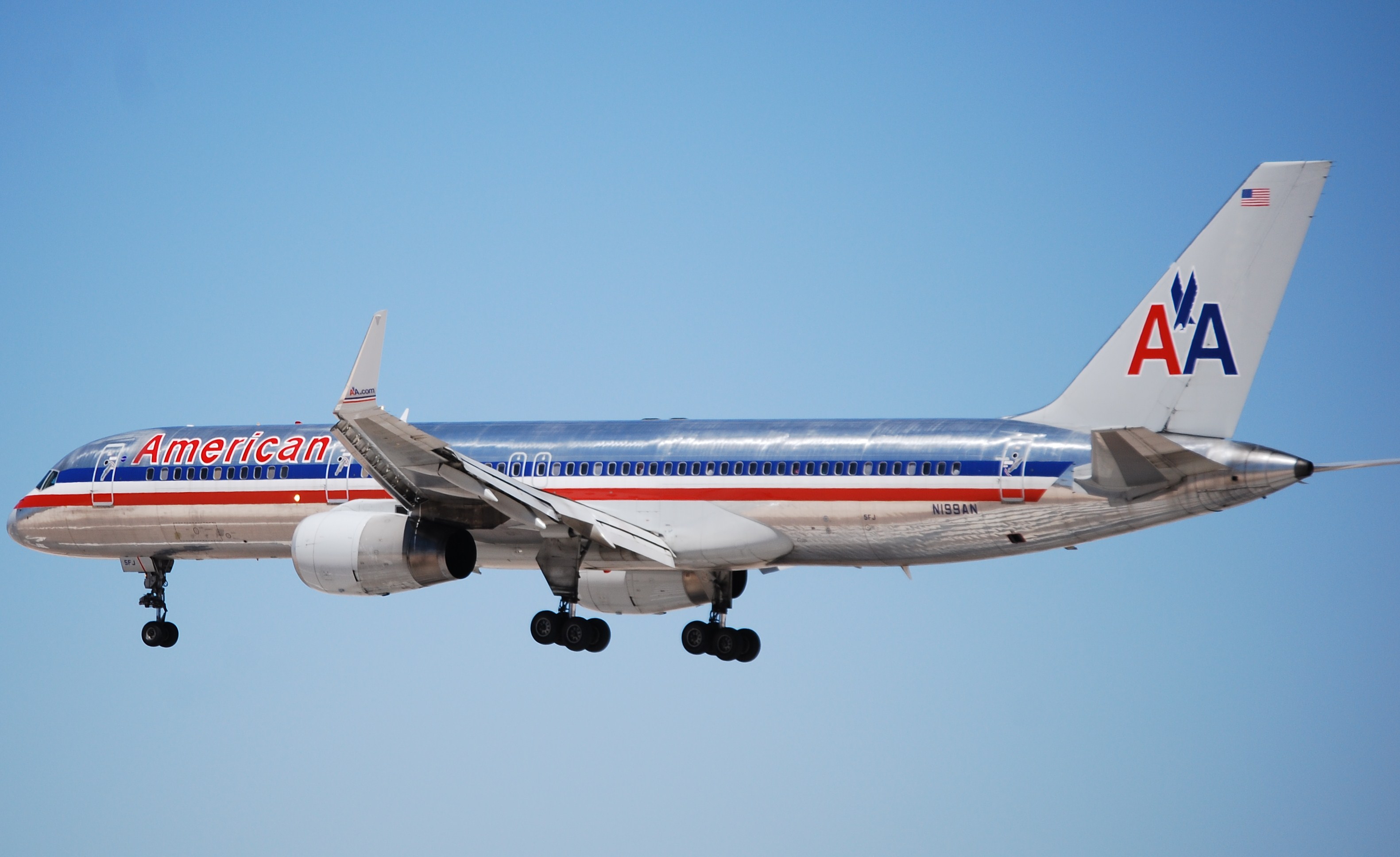 AMERICAN 757-223 N199AN (2750748625)