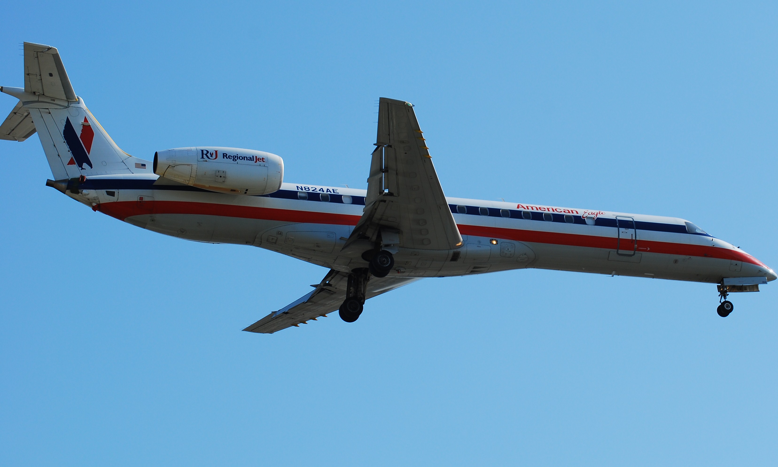 AMERICAN EAGLE ERJ (2815314391)
