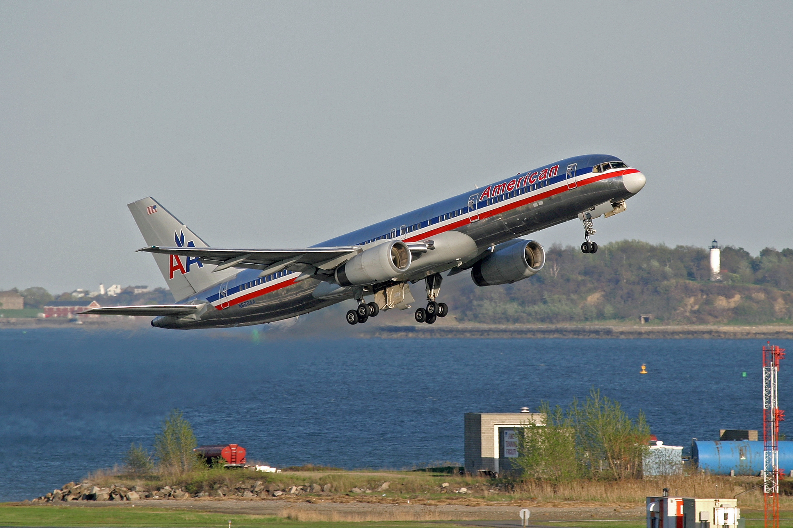 American N629AA 757