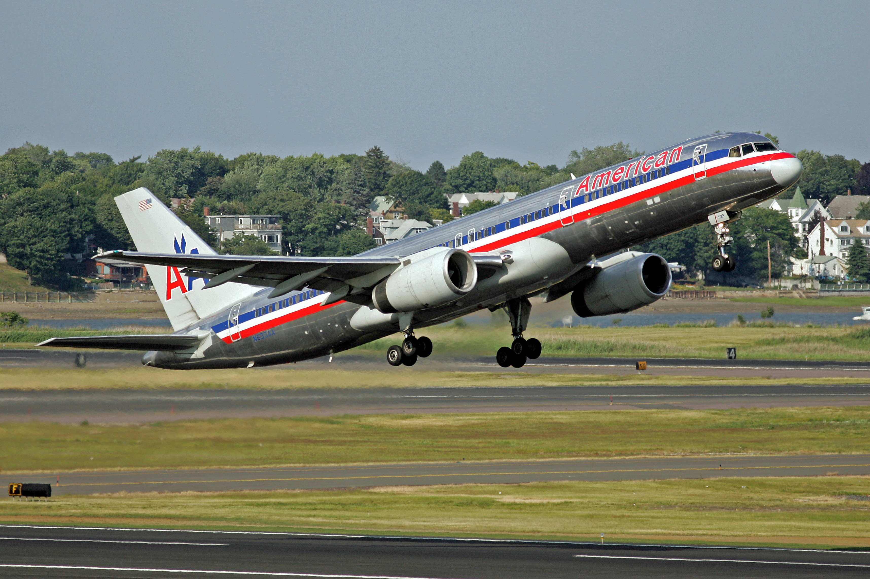 American N633AA 757