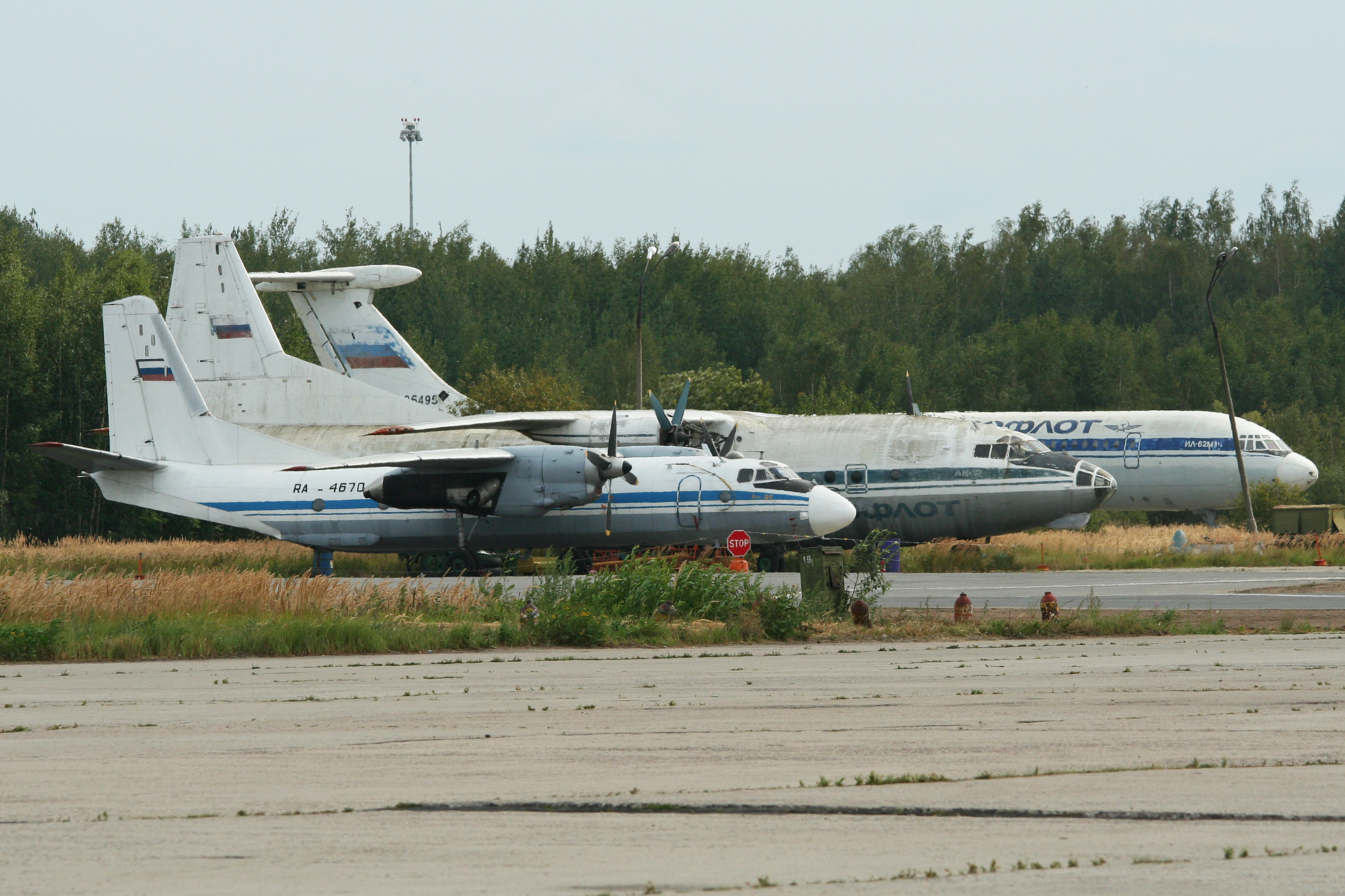 An-26, An-12B and IL-62M at Chkalovsky (8559815517)
