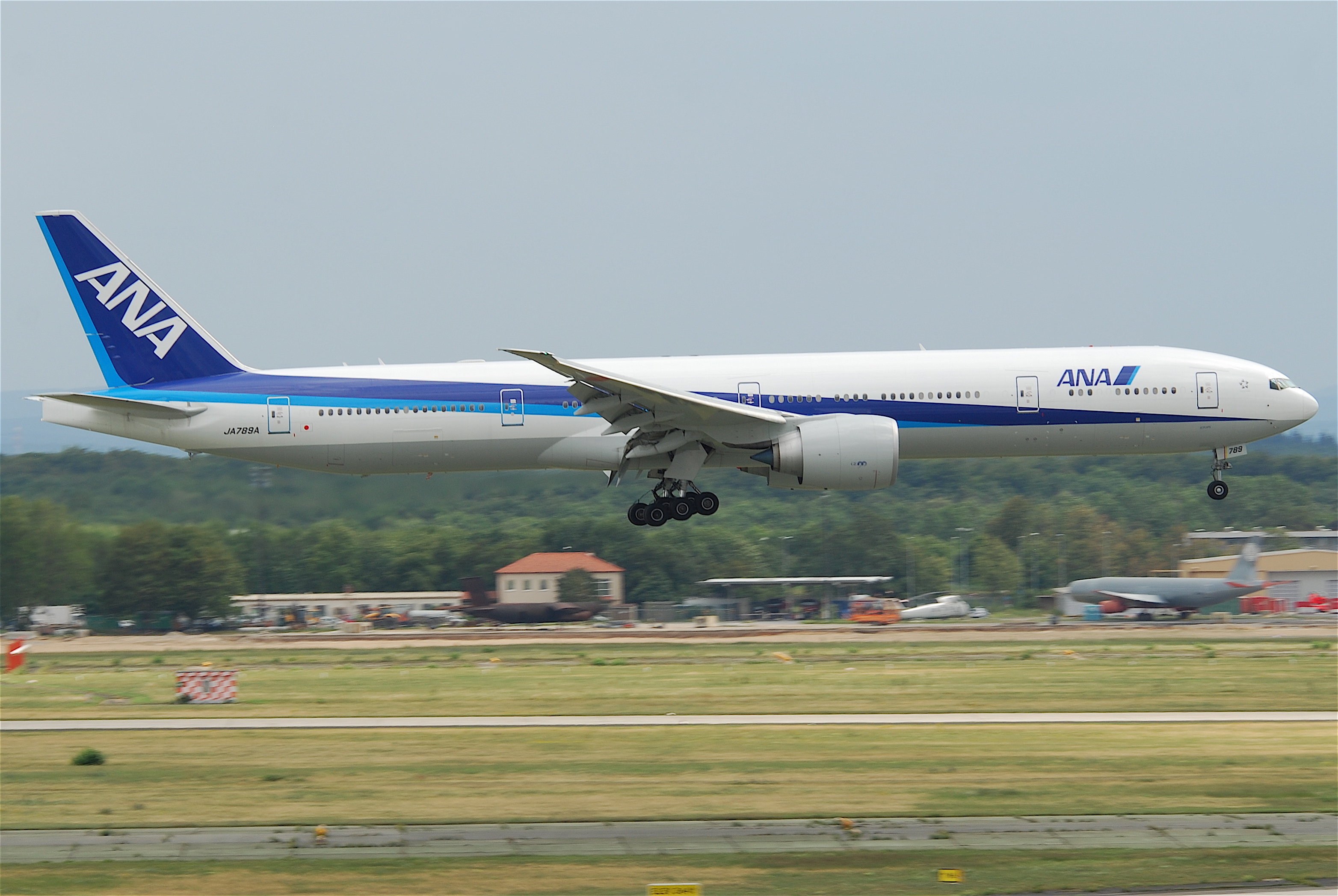 ANA All Nippon Airways Boeing 777-381ER; JA789A@FRA;06.07.2011 603qa (5916008329)