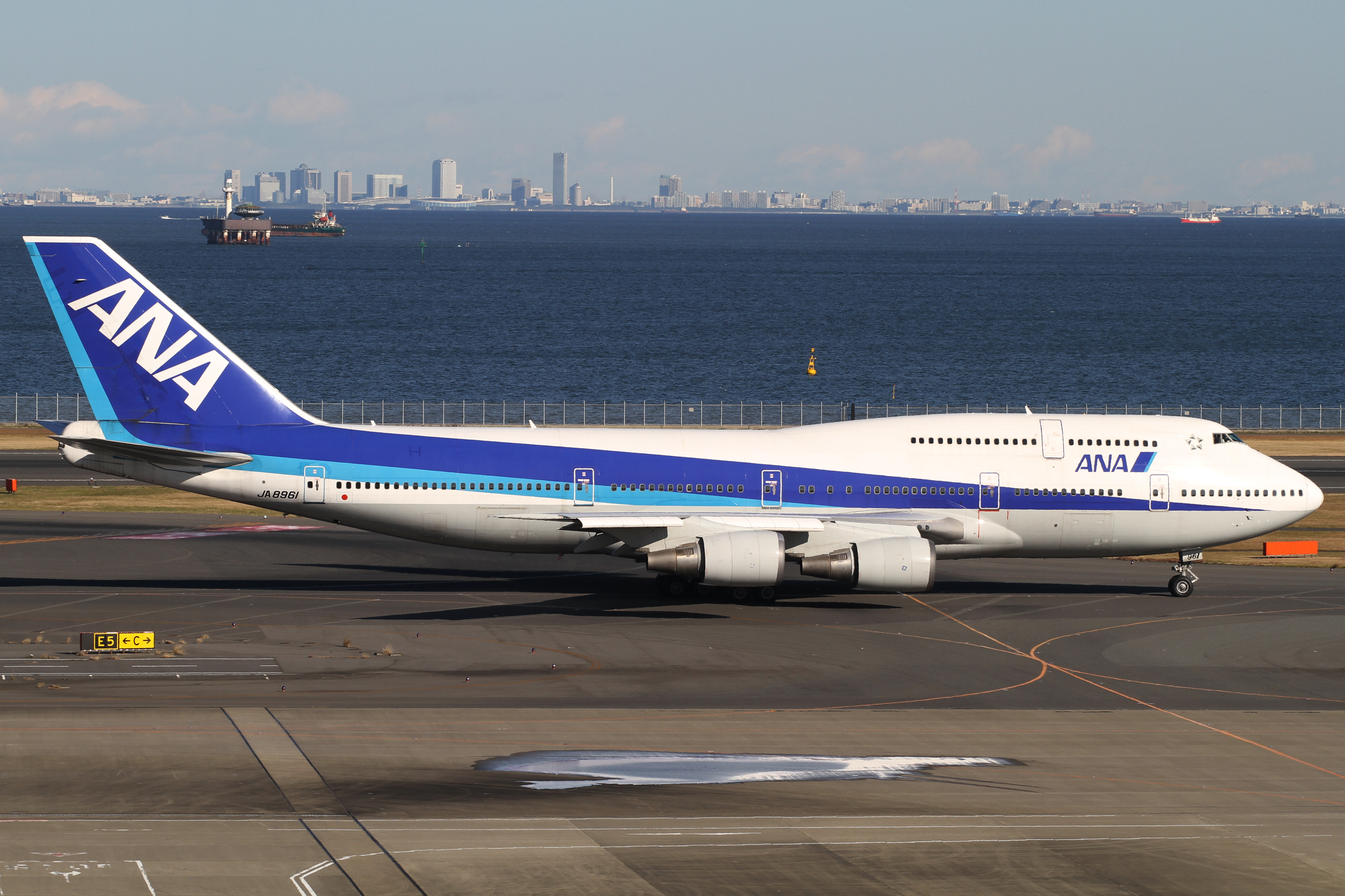 ANA B747-400D(JA8961) (5302313307)