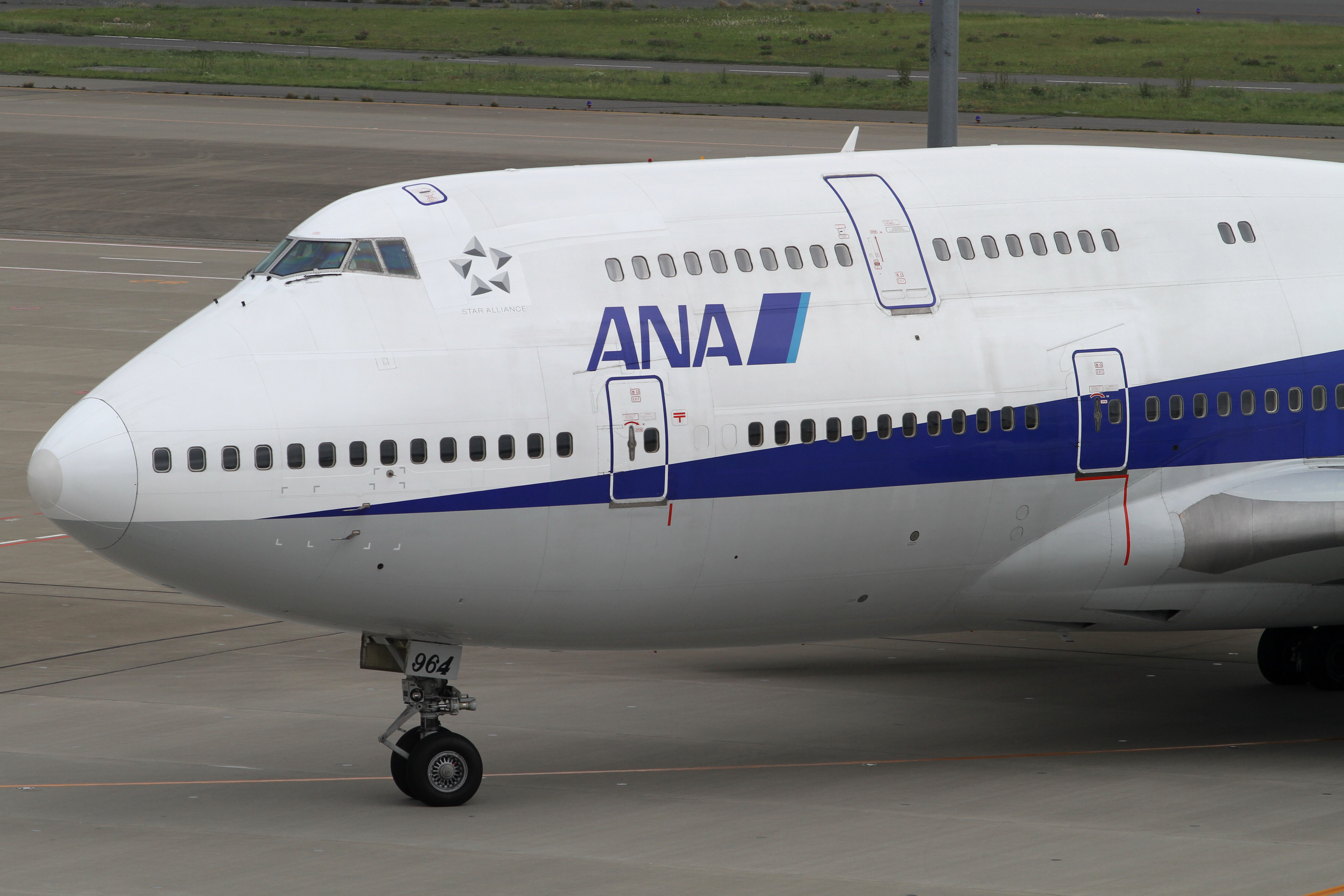 ANA B747-400D(JA8964) (5675140107)