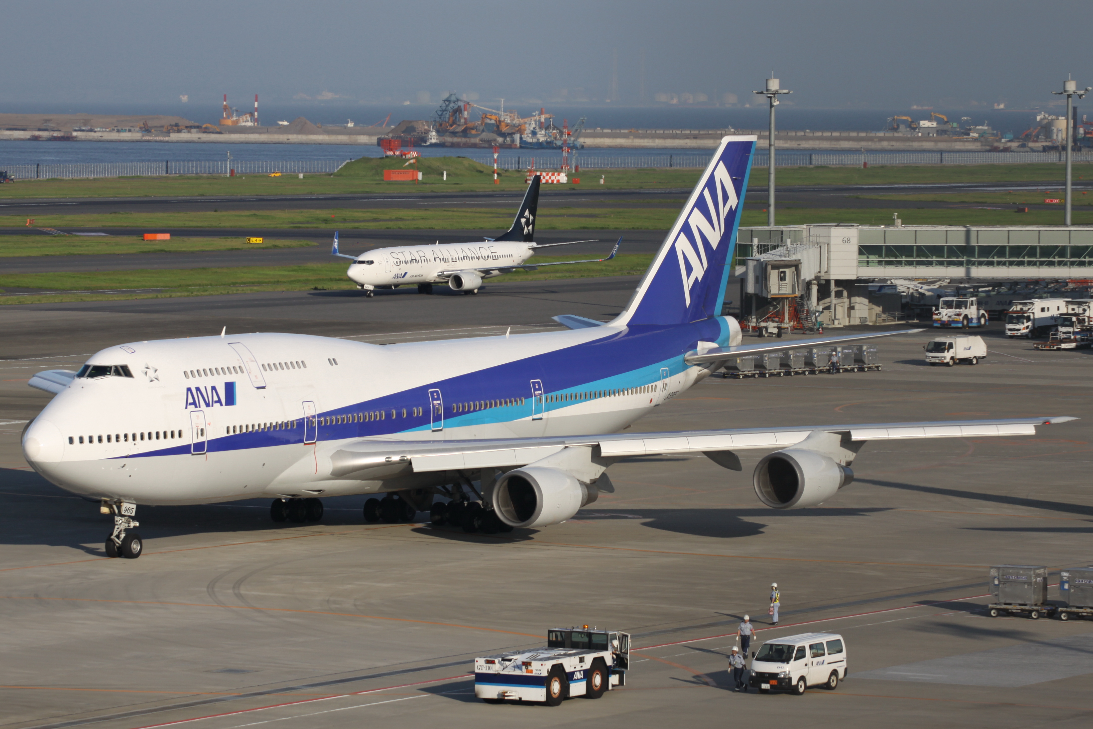 ANA B747-400D(JA8965) (3816886898)